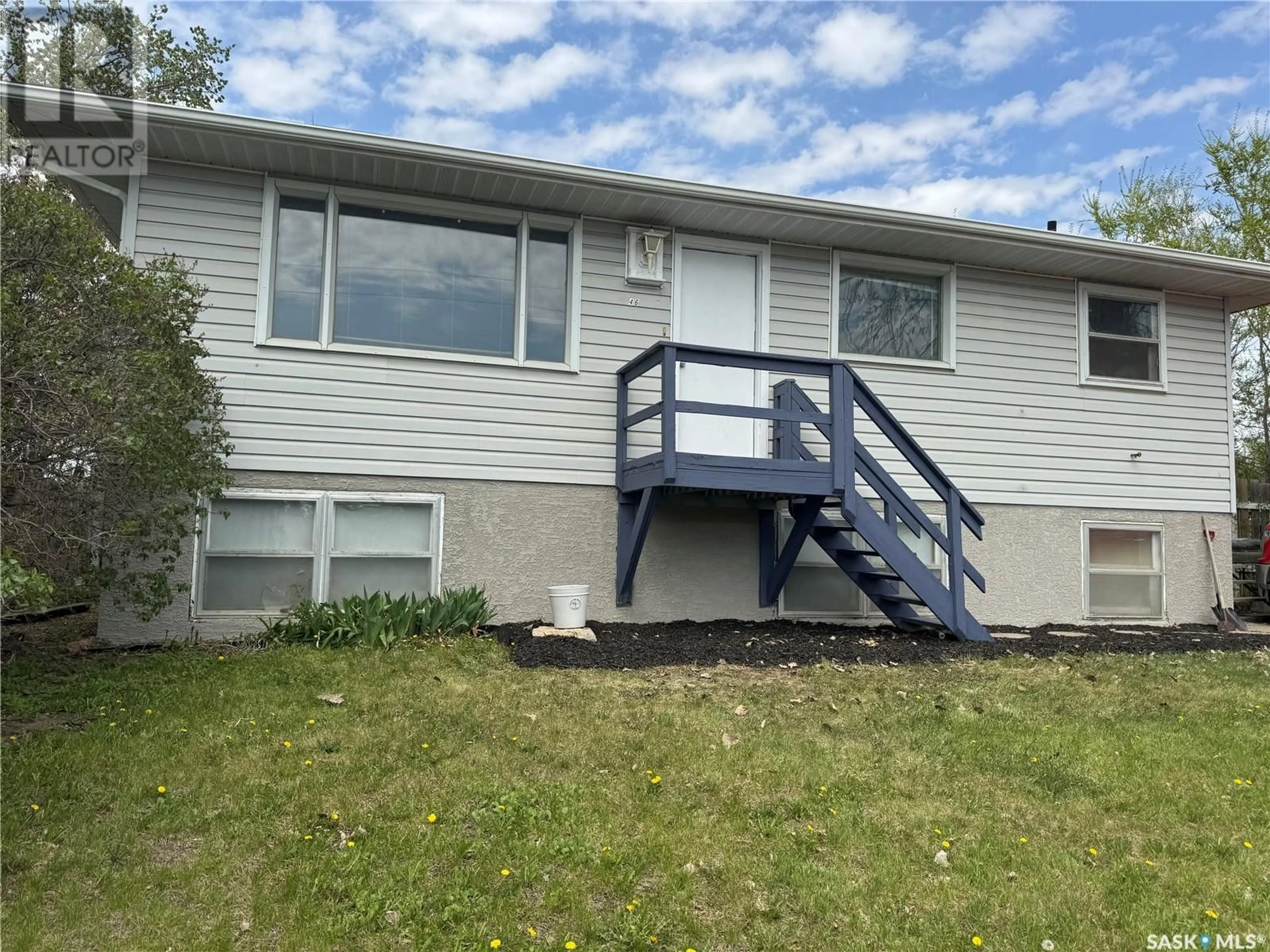 Home with vinyl exterior material, unknown for 946 ATHABASCA STREET E, Moose Jaw Saskatchewan S6H0M9