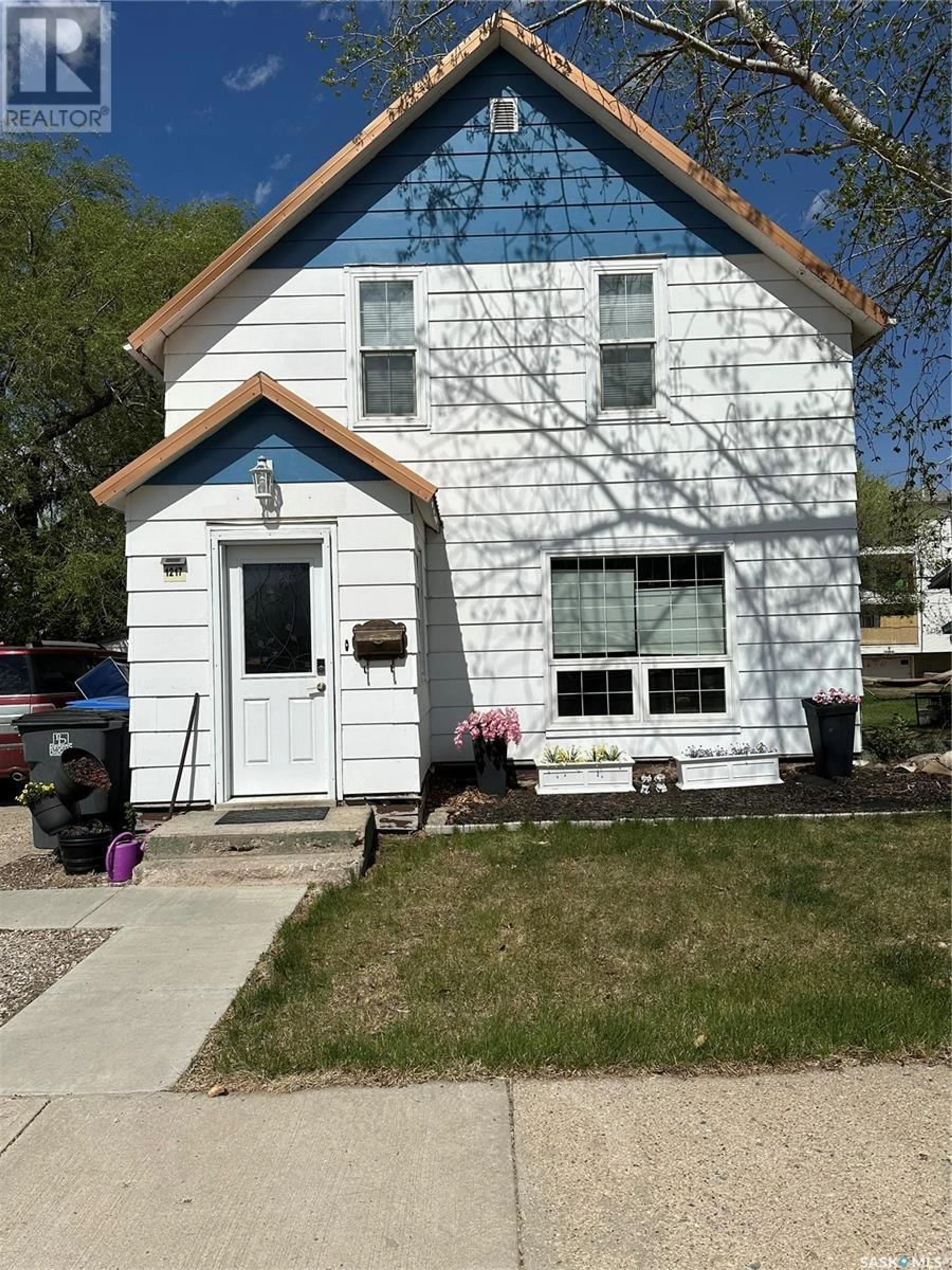 Home with vinyl exterior material, street for 1217 2ND STREET, Estevan Saskatchewan S4A0M1