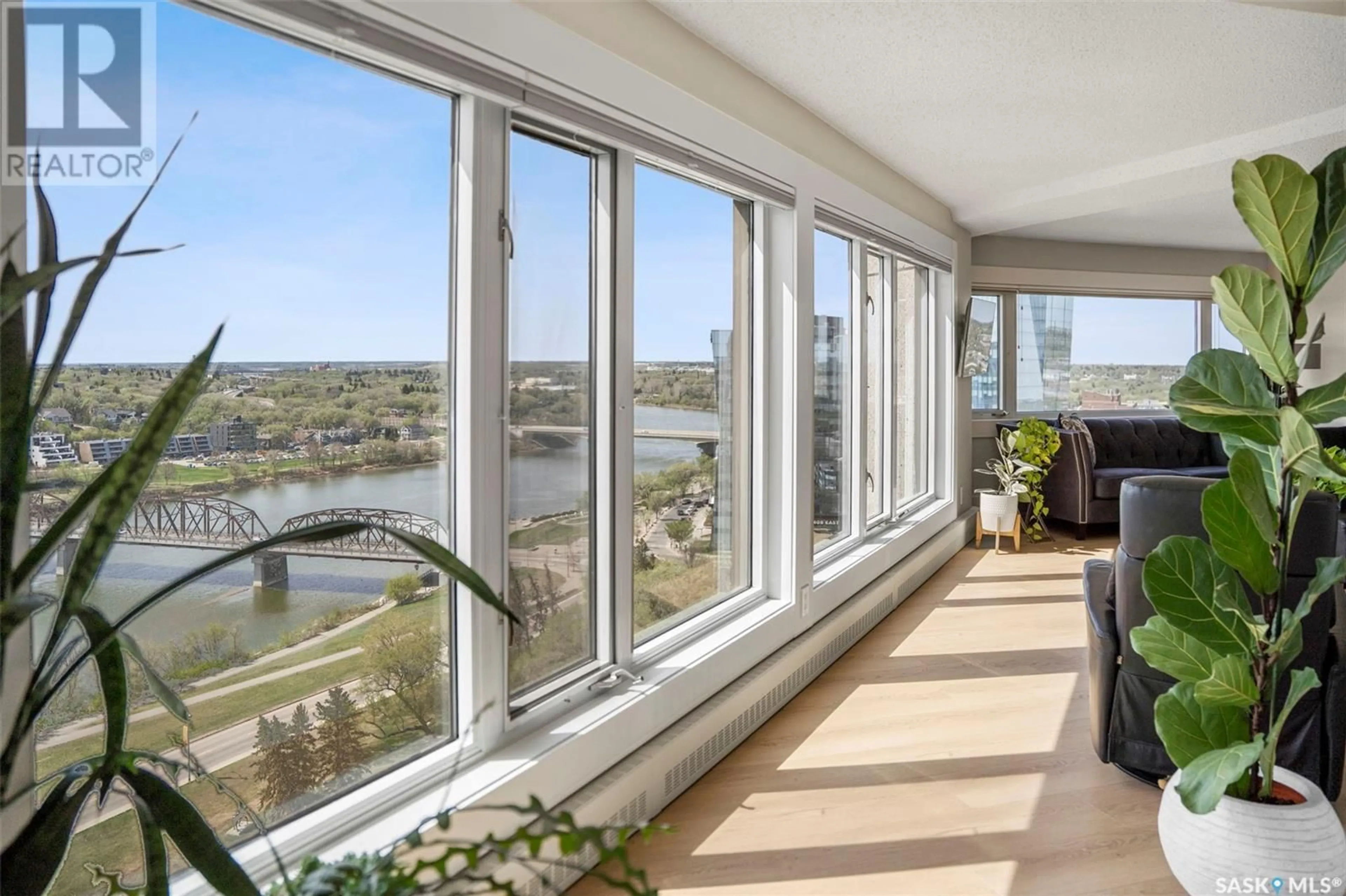 Balcony in the apartment, water/lake/river/ocean view for 424 - 2050 SPADINA CRESCENT, Saskatoon Saskatchewan S7K6X7