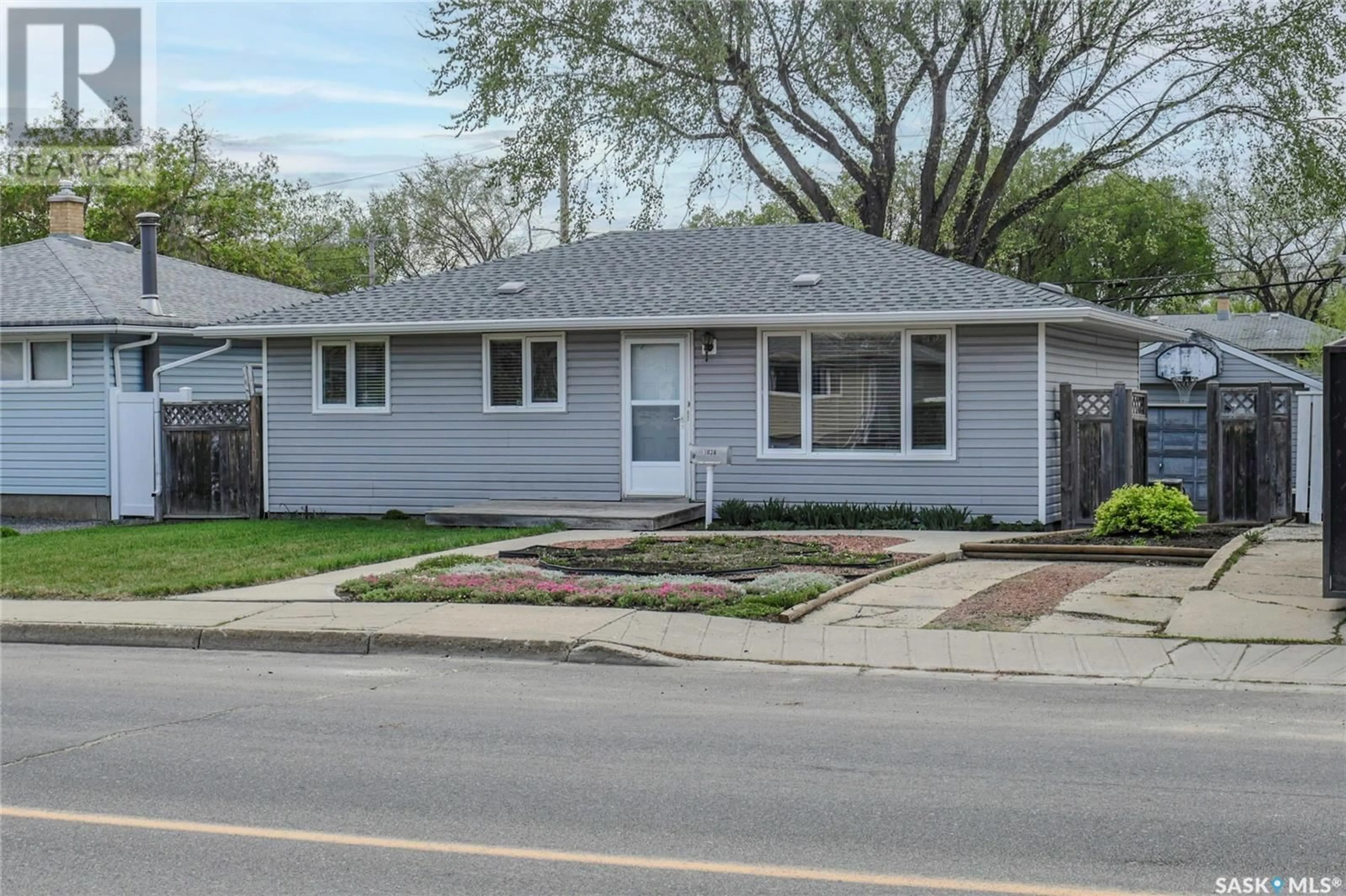 Home with vinyl exterior material, street for 1038 CAMPBELL STREET, Regina Saskatchewan S4T5P4
