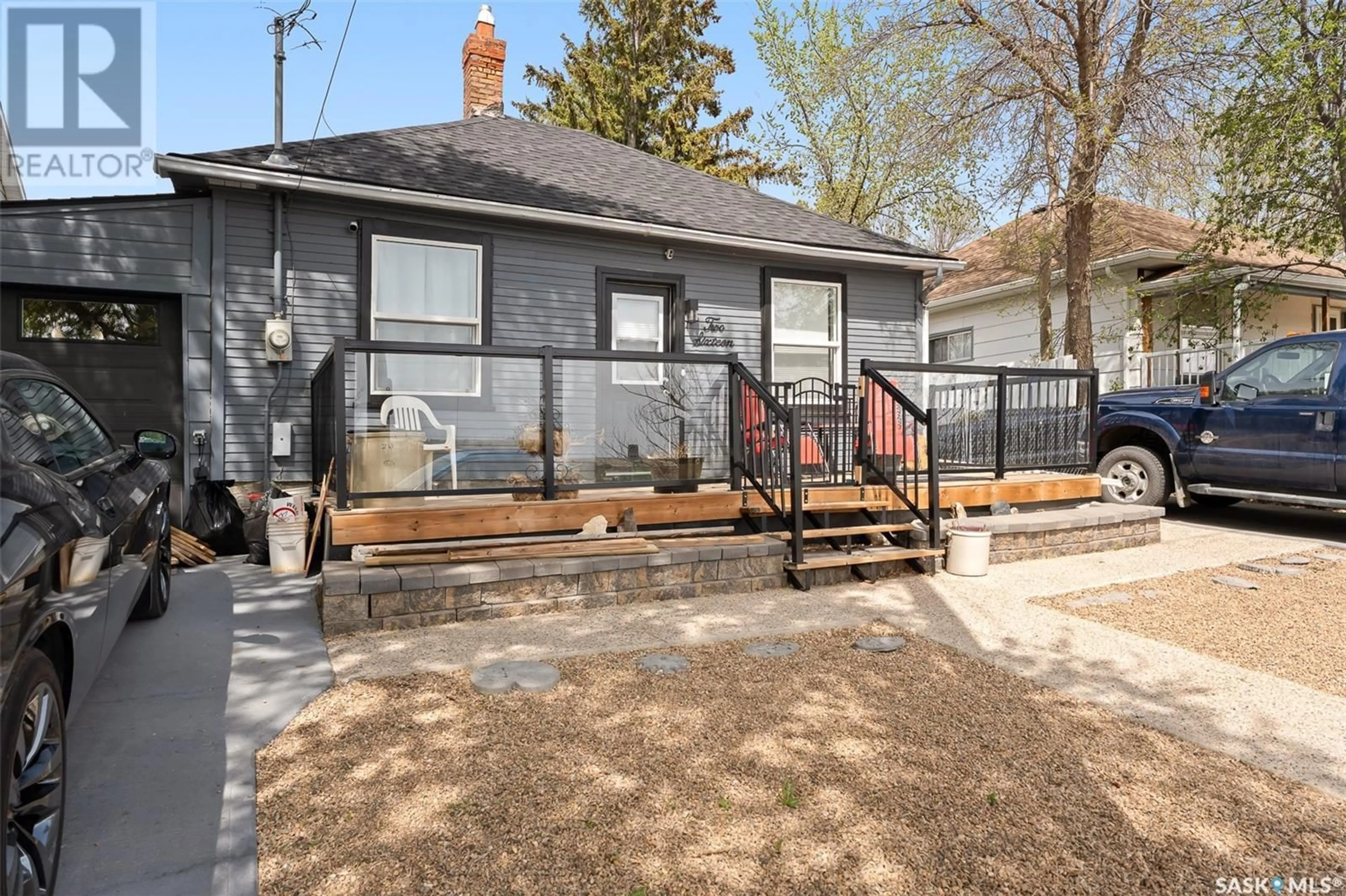 Patio, street for 216 GRANDVIEW STREET, Moose Jaw Saskatchewan S6H5K7