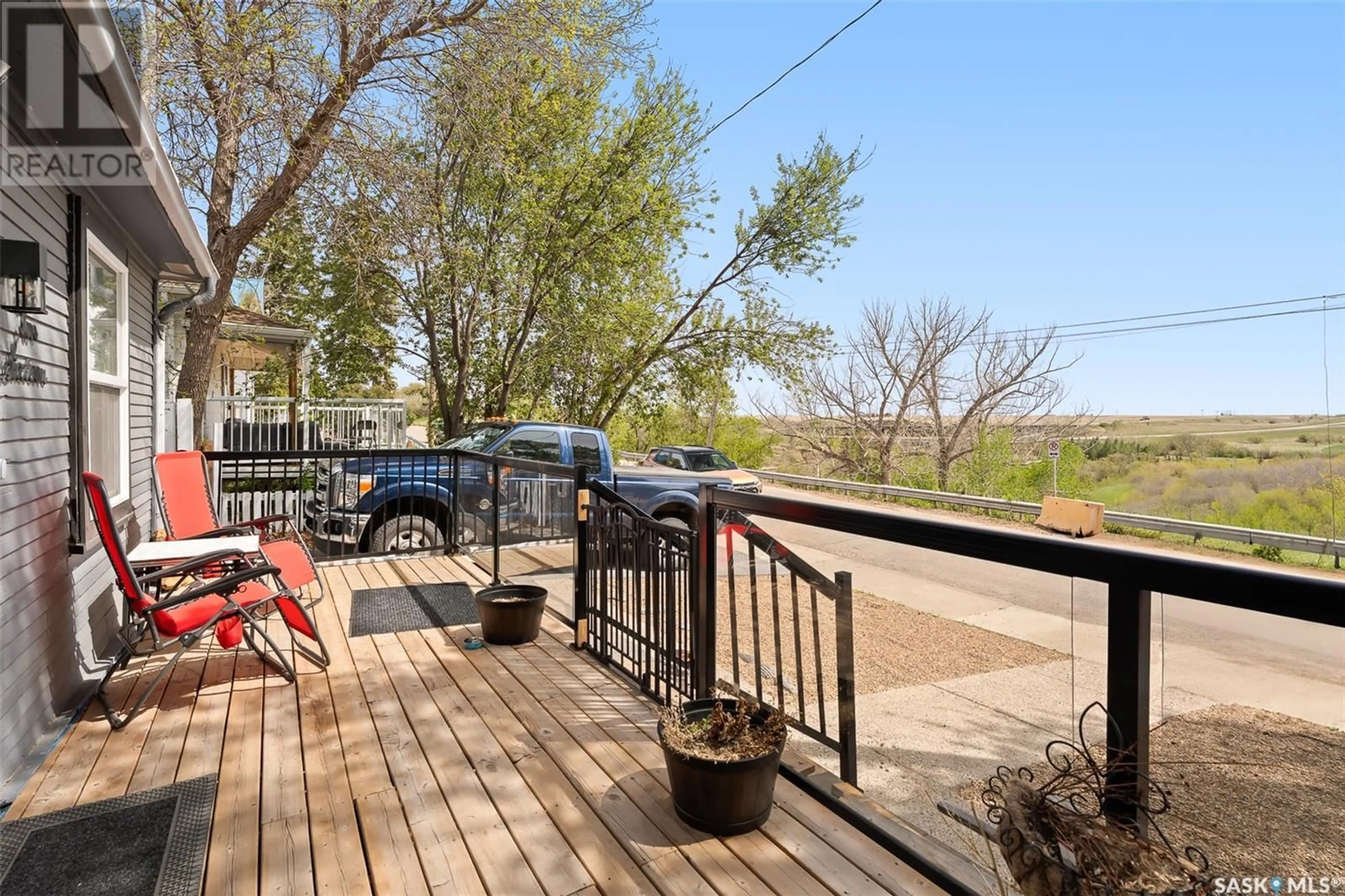 Patio, water/lake/river/ocean view for 216 GRANDVIEW STREET, Moose Jaw Saskatchewan S6H5K7