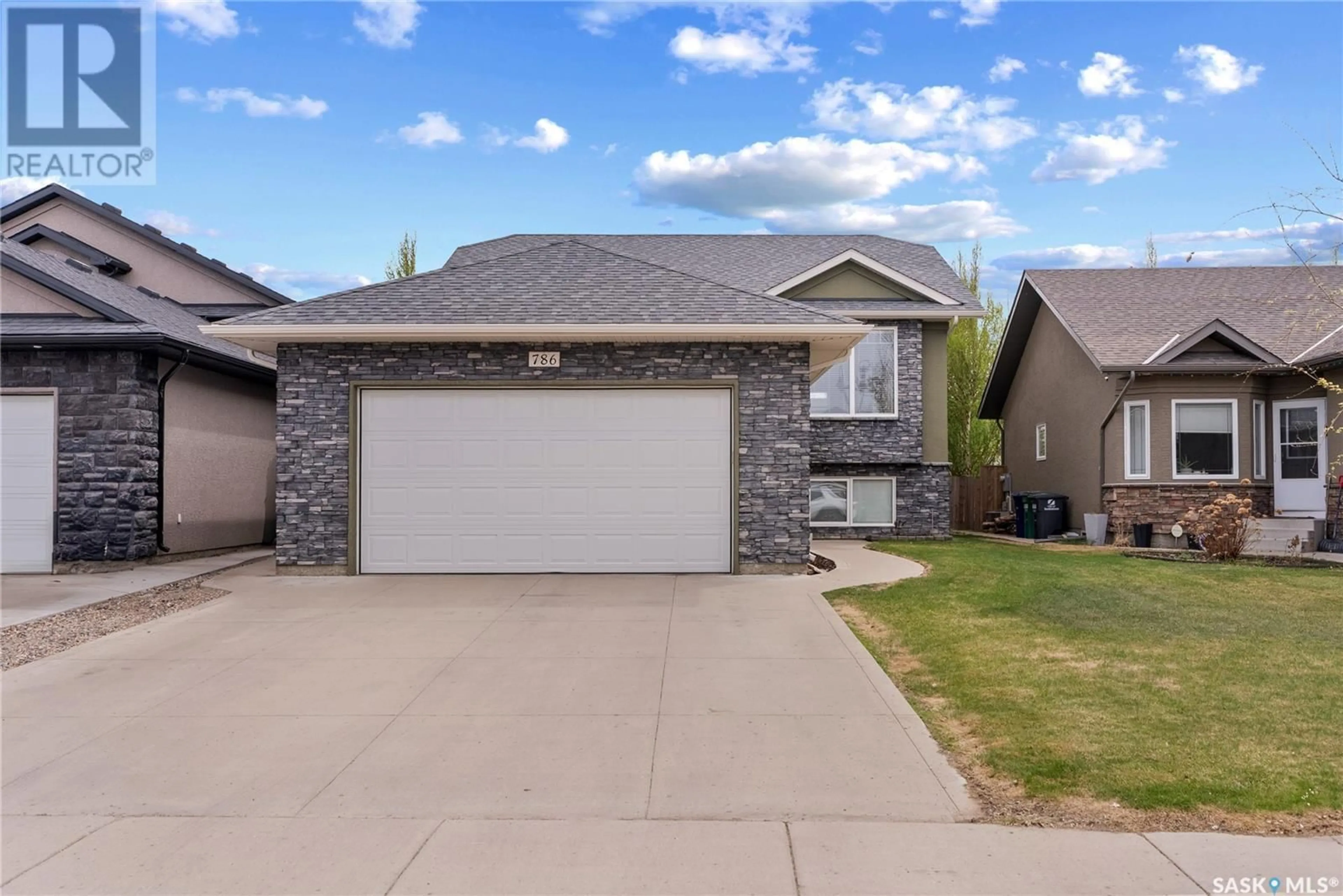 Home with vinyl exterior material, street for 786 SUTTER CRESCENT, Saskatoon Saskatchewan S7T0R5