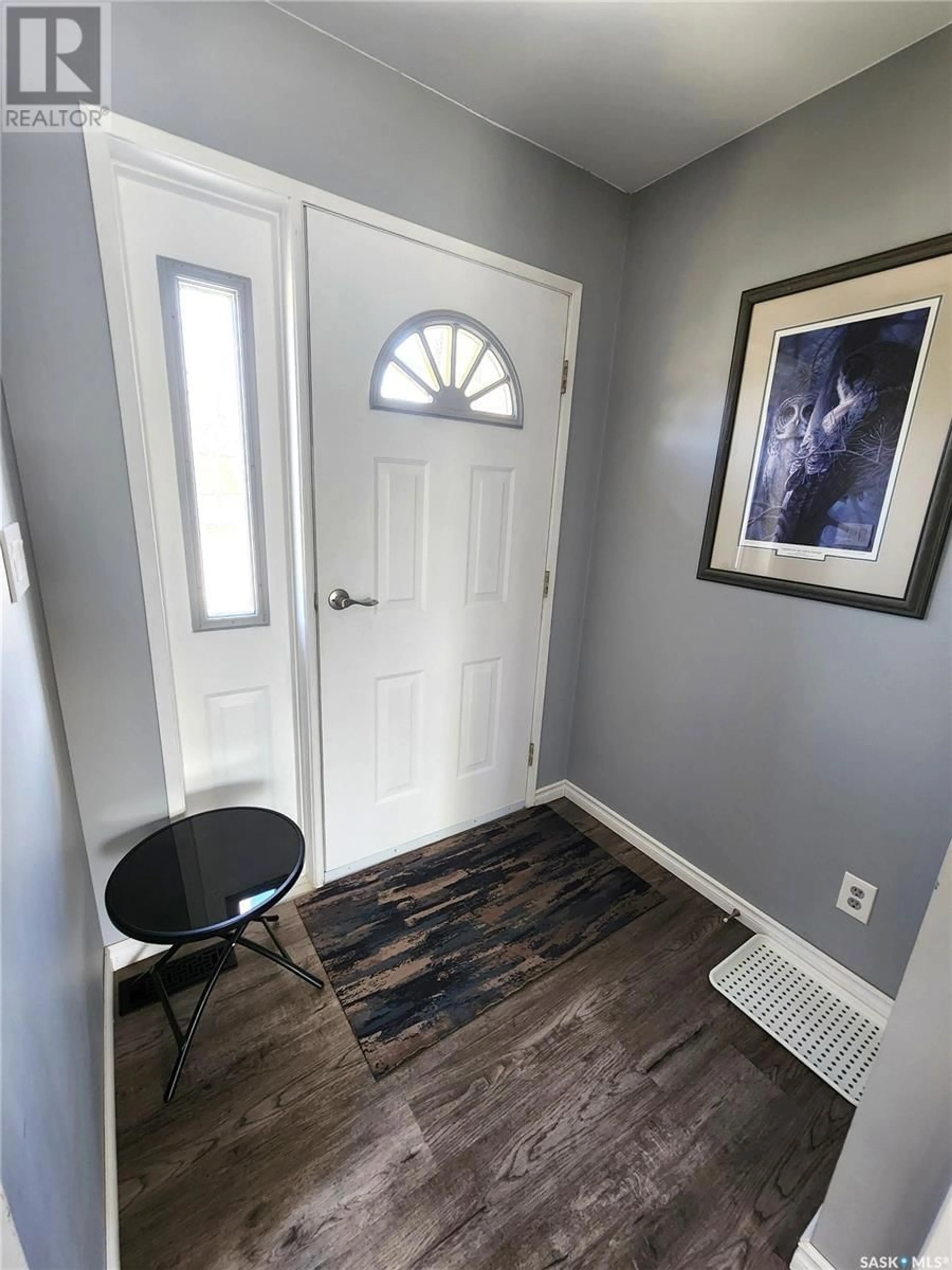 Indoor entryway for 1600 WAHLMEIER DRIVE, Estevan Saskatchewan S4A2L4