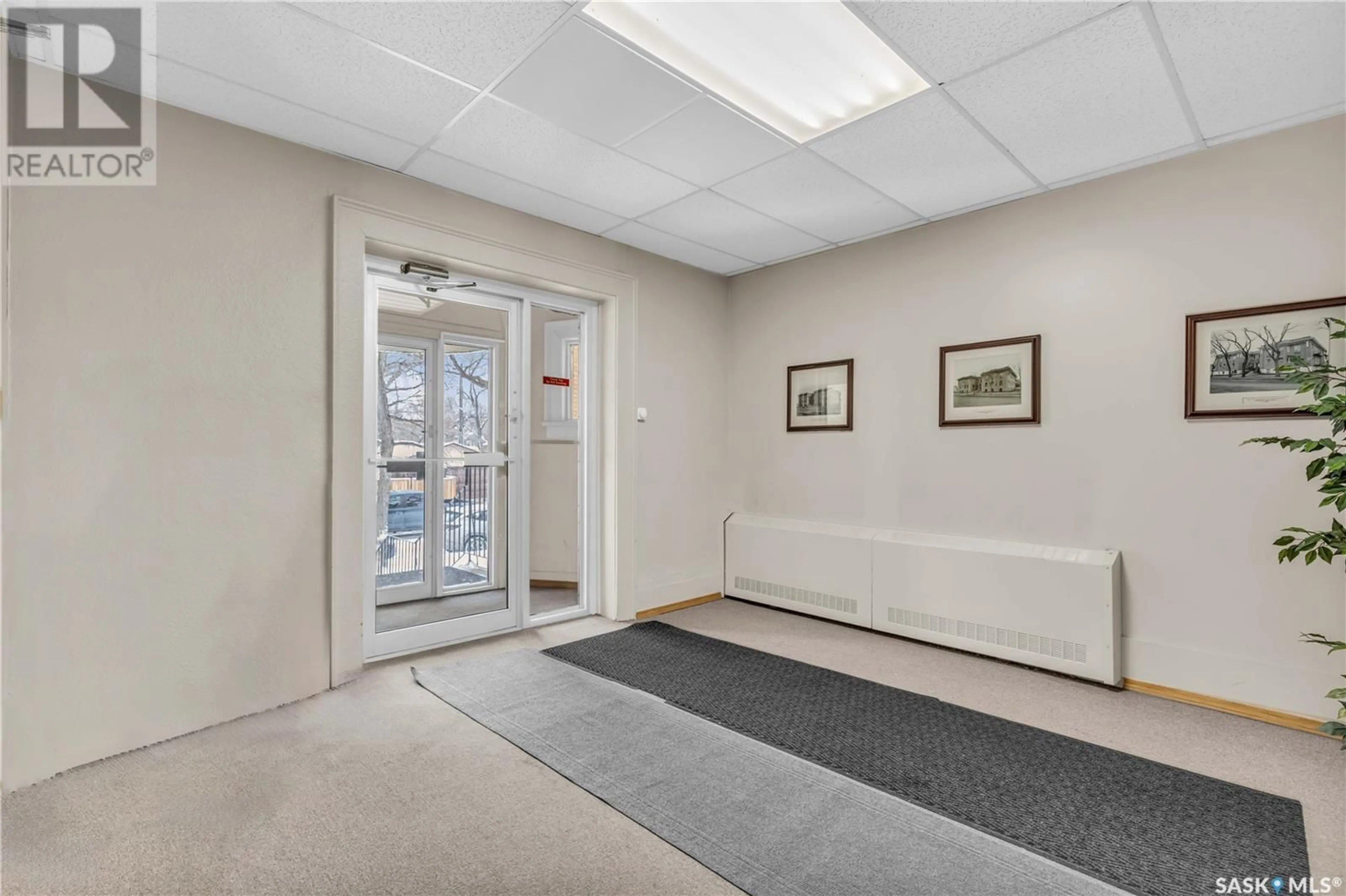 Indoor foyer for 101 609 KING STREET, Saskatoon Saskatchewan S7K0N4