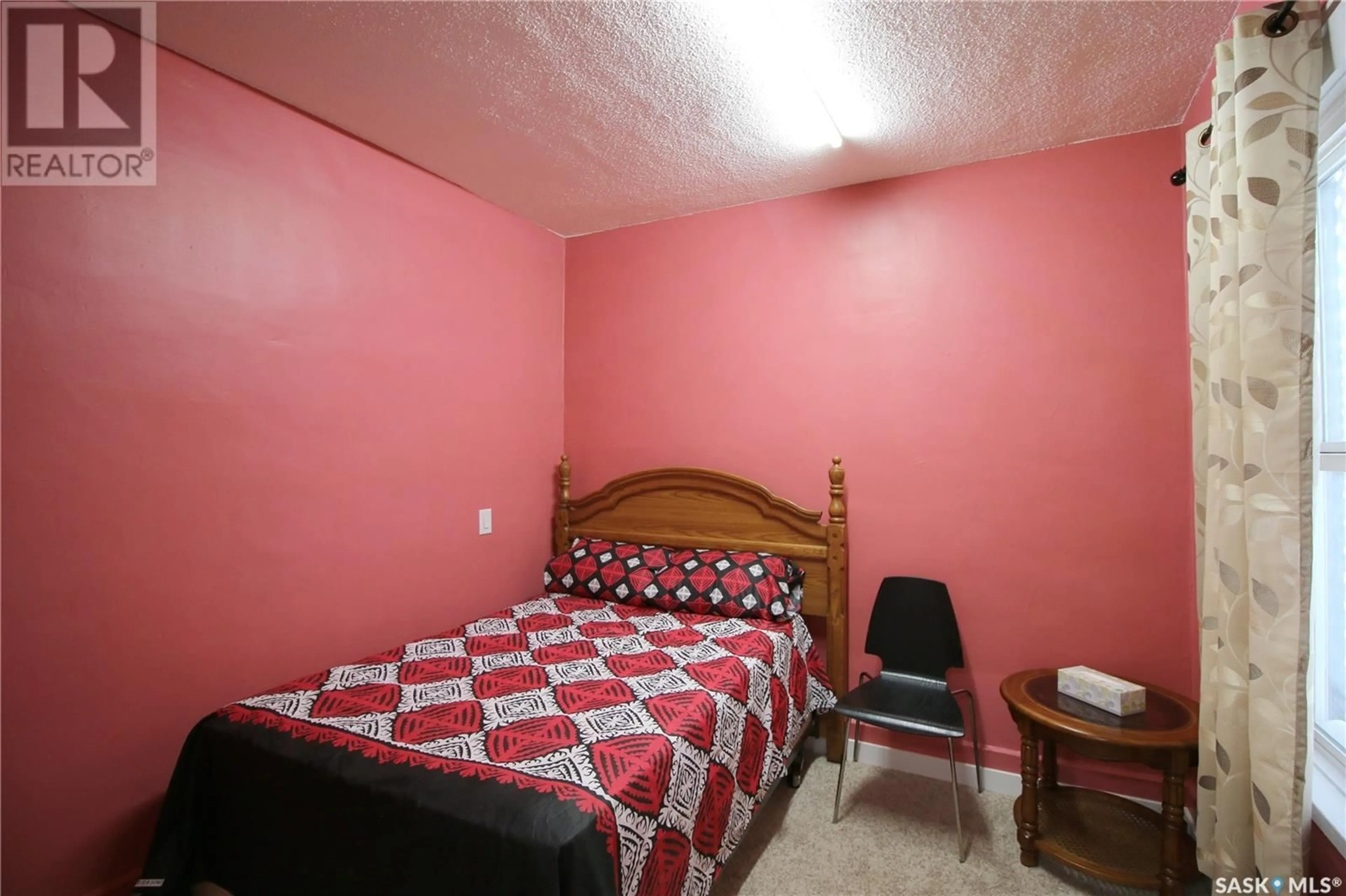 A pic of a room for 325 U AVENUE, Saskatoon Saskatchewan S7M3C2