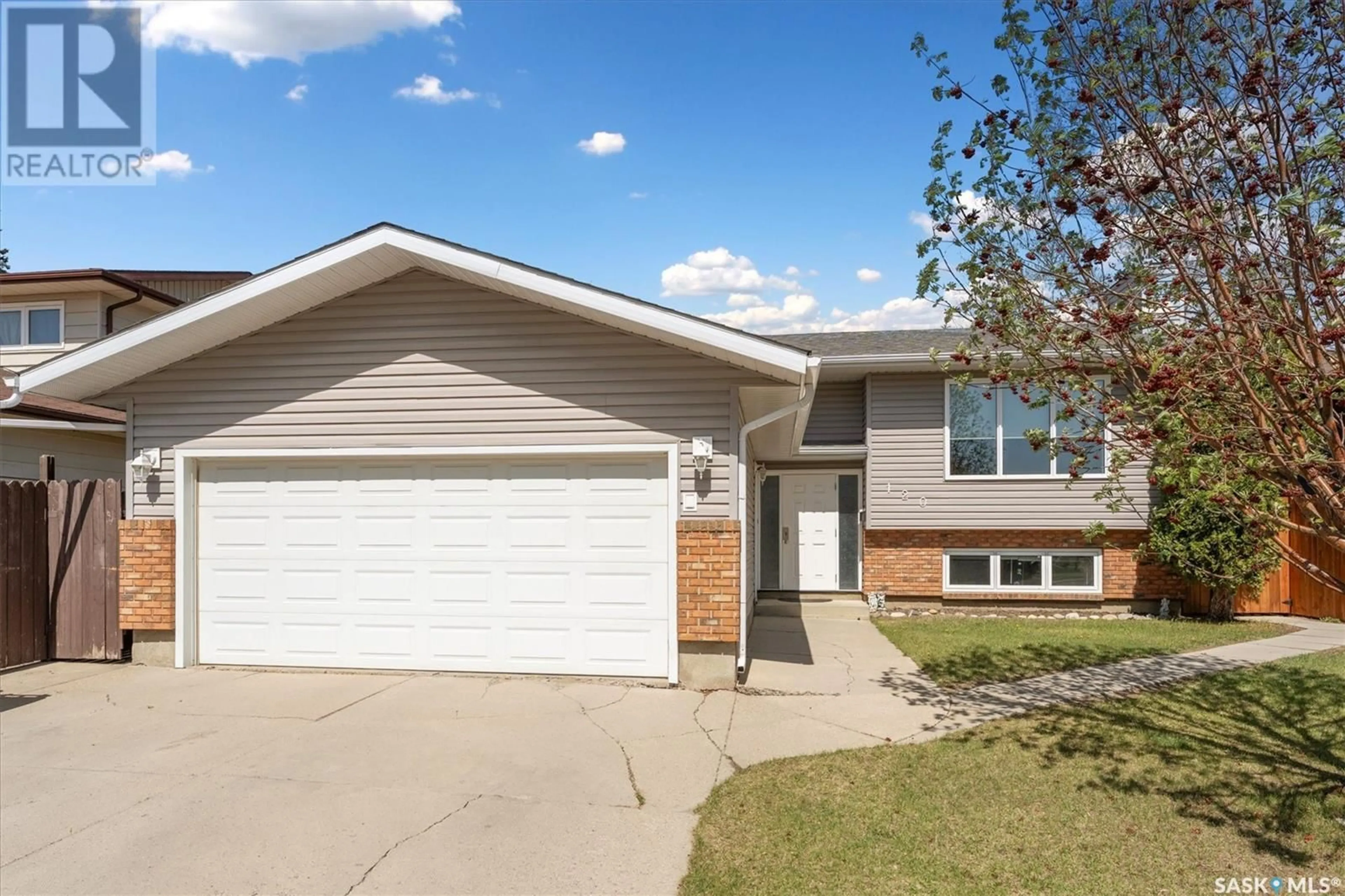 Home with vinyl exterior material, street for 120 KENOSEE CRESCENT, Saskatoon Saskatchewan S7J3S8