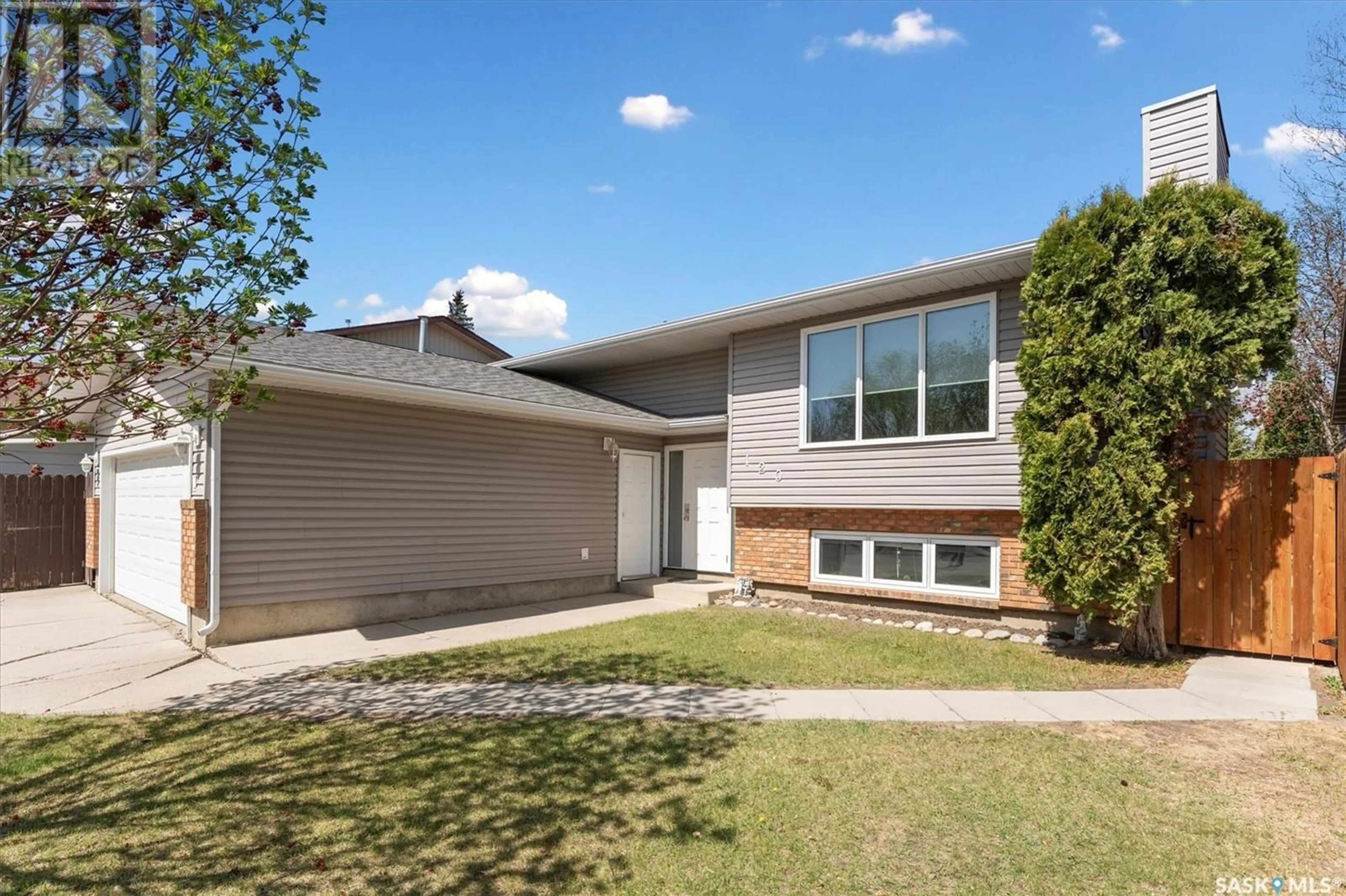 Home with vinyl exterior material, street for 120 KENOSEE CRESCENT, Saskatoon Saskatchewan S7J3S8