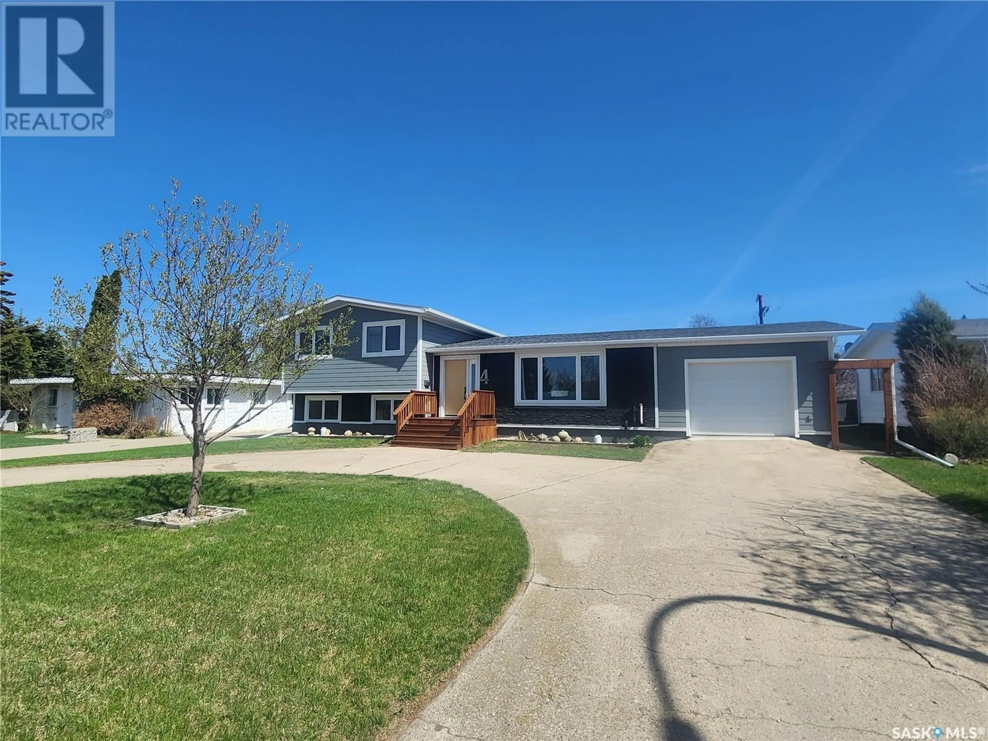 Home with vinyl exterior material, street for 4 GARVIN BAY, Melville Saskatchewan S0A2P0