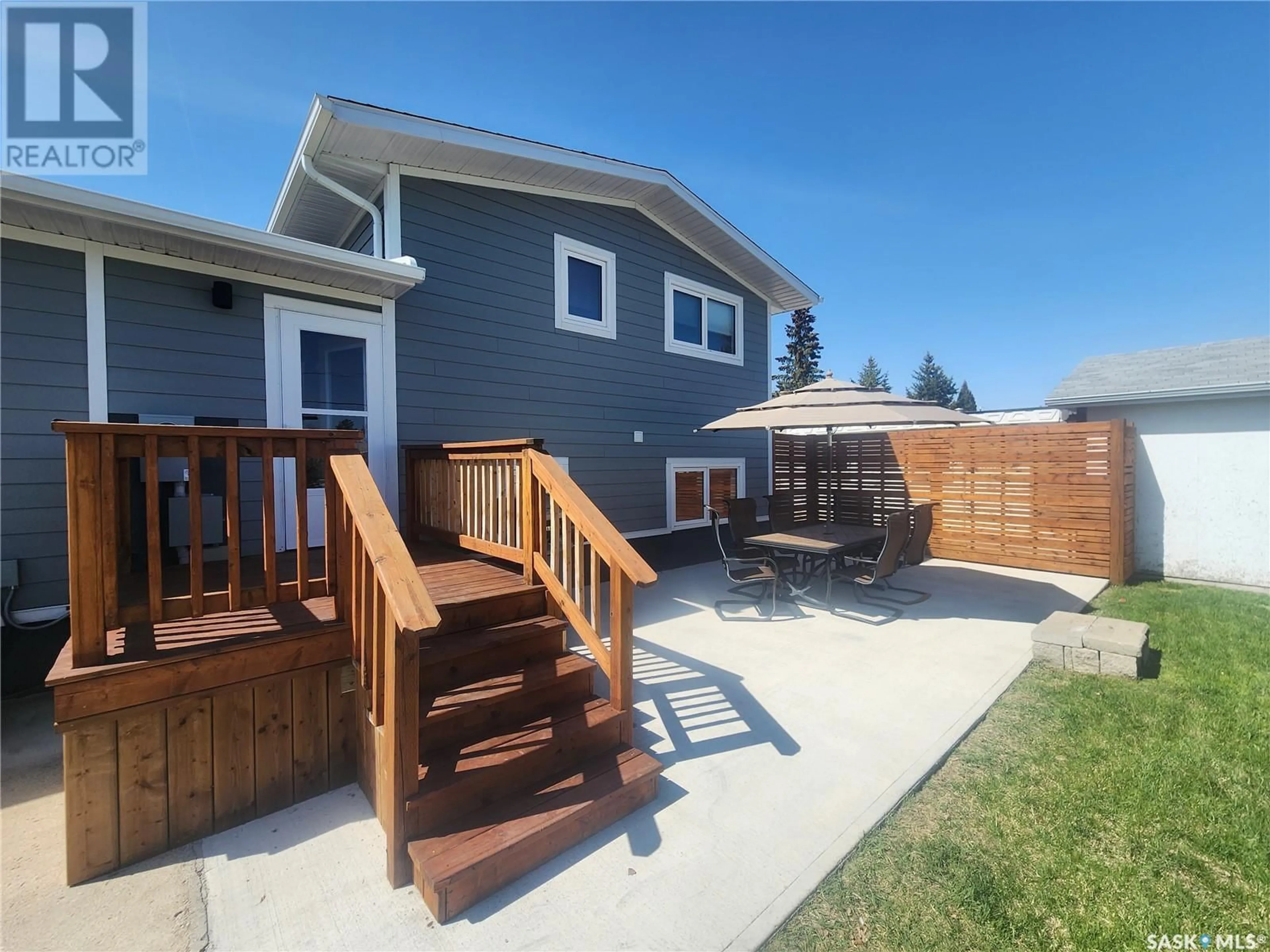 Patio, street for 4 GARVIN BAY, Melville Saskatchewan S0A2P0