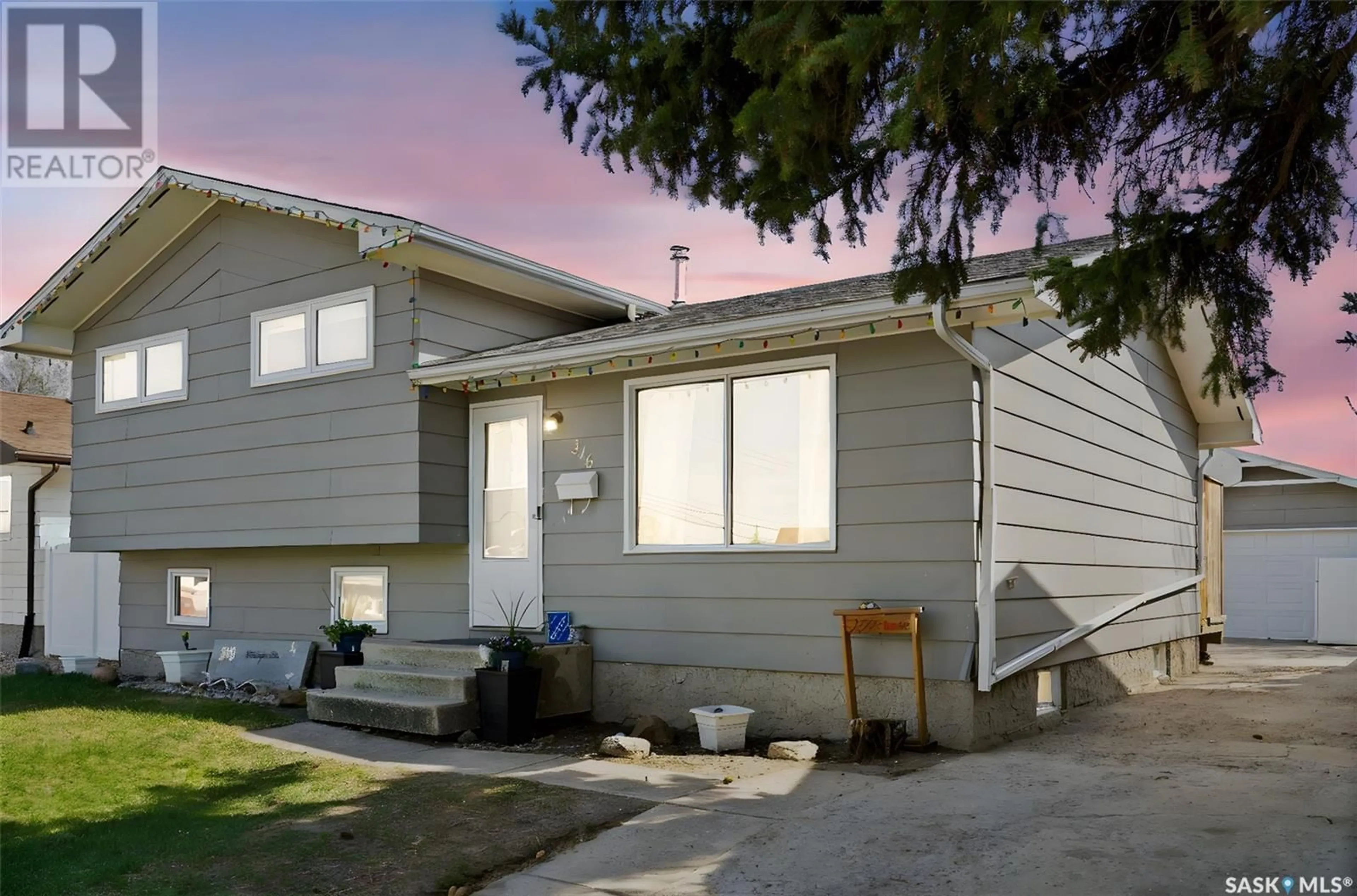 Home with vinyl exterior material, street for 346 WELLINGTON DRIVE, Moose Jaw Saskatchewan S6K1A4