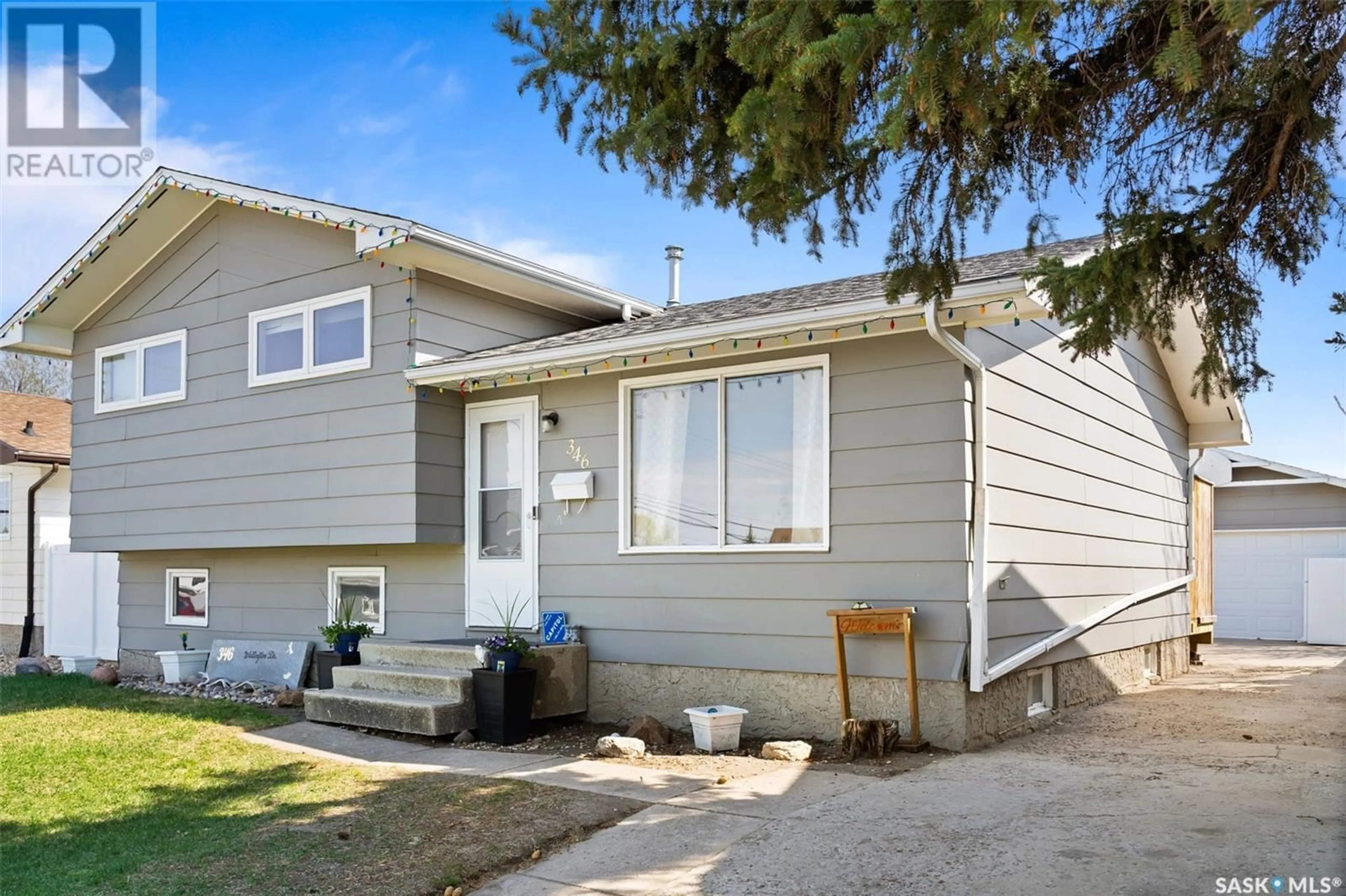 Home with vinyl exterior material, street for 346 WELLINGTON DRIVE, Moose Jaw Saskatchewan S6K1A4