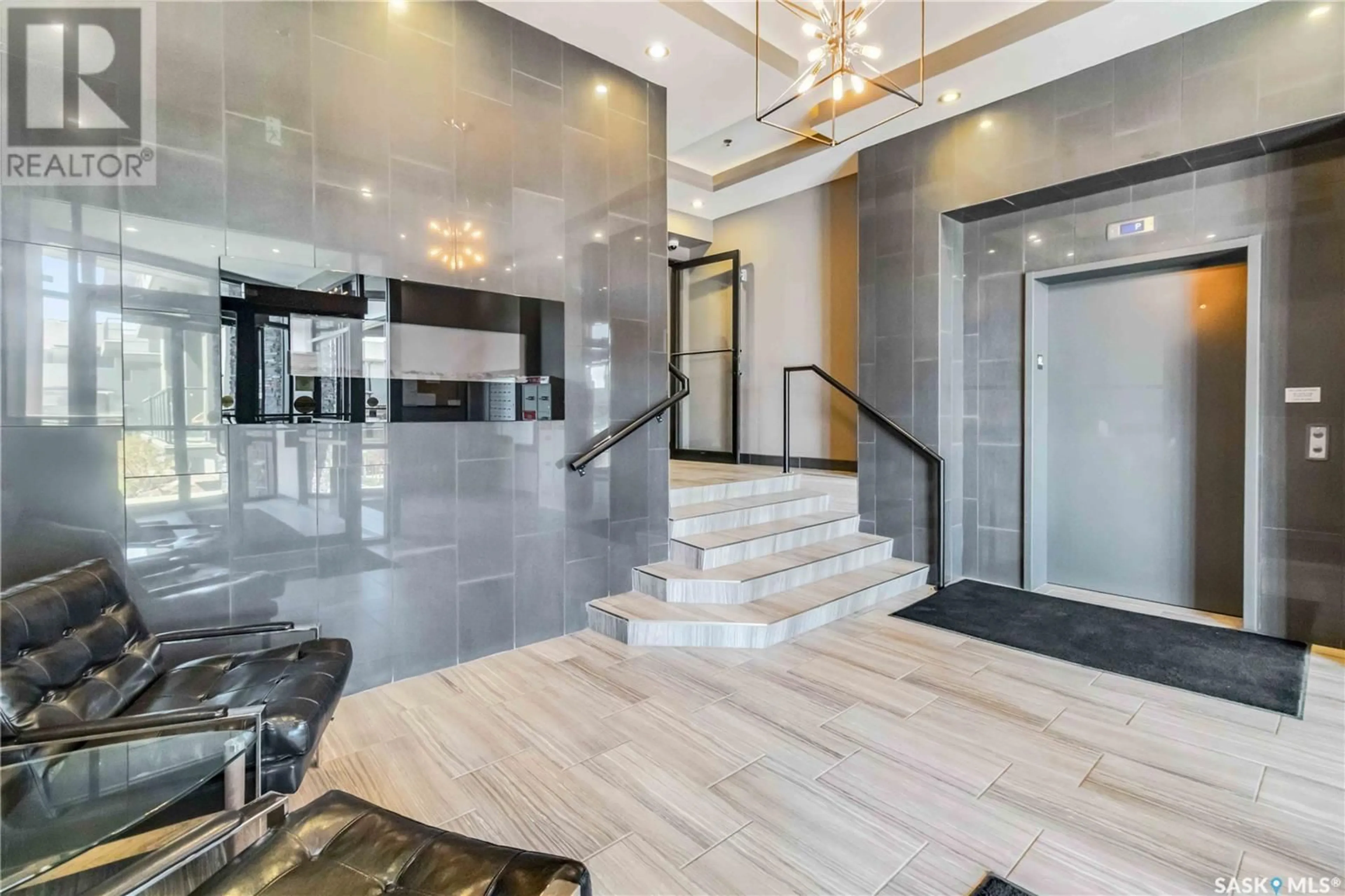 Indoor foyer for 502 - 215 PEREHUDOFF CRESCENT, Saskatoon Saskatchewan S7N4H6