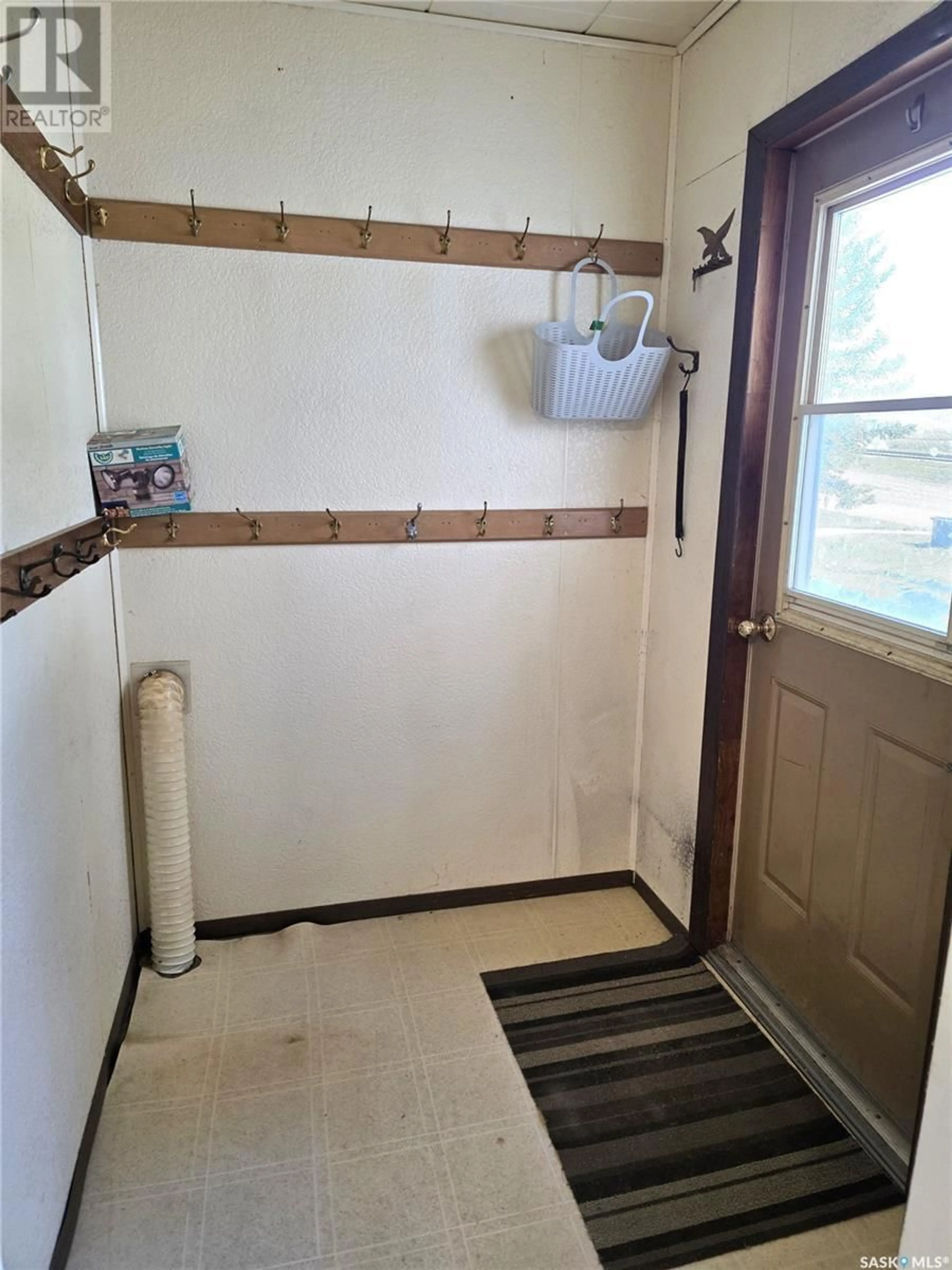 Indoor entryway for 107 RAILWAY AVENUE, Beechy Saskatchewan S0L0C0