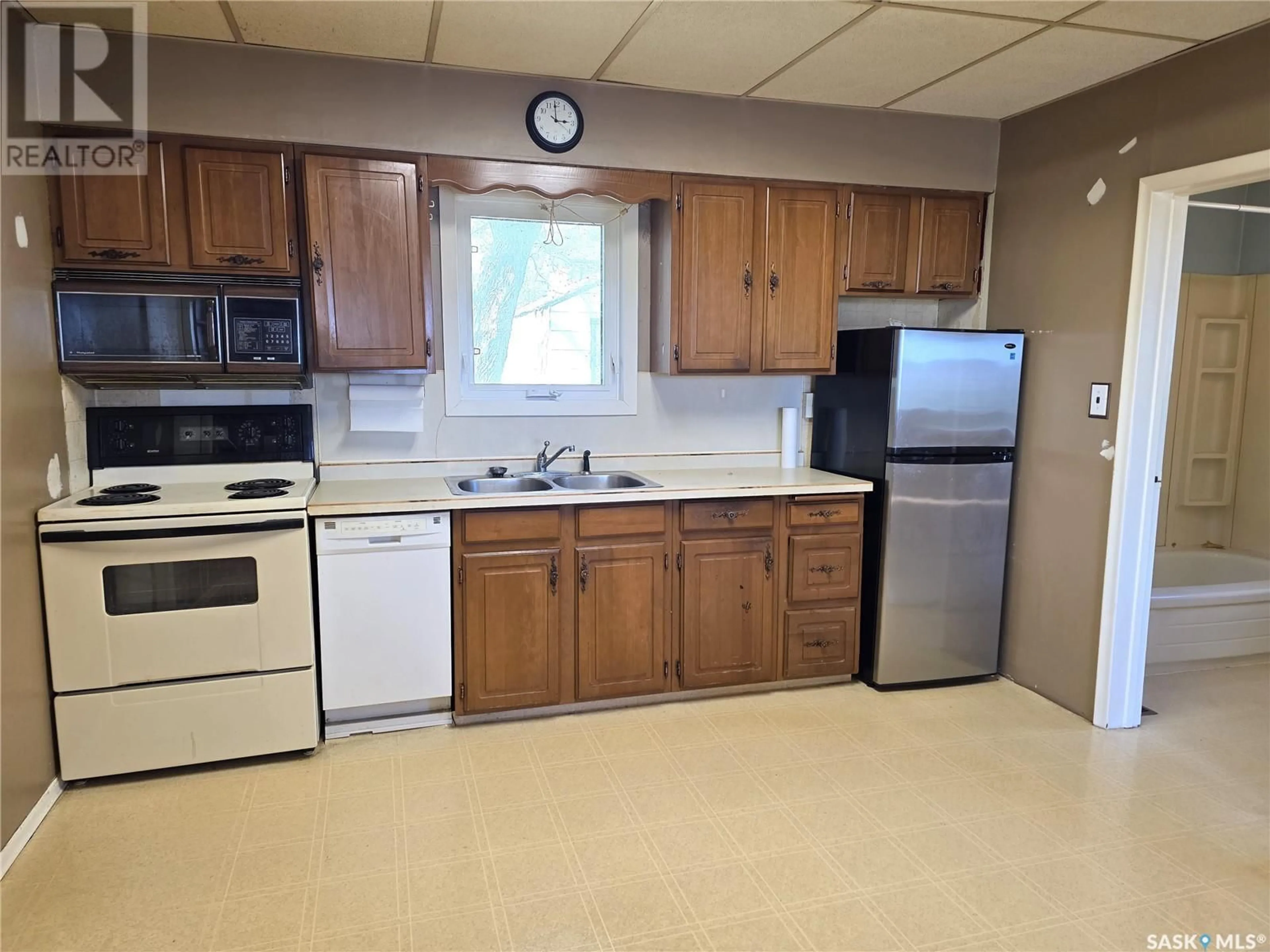 Standard kitchen, ceramic/tile floor for 107 RAILWAY AVENUE, Beechy Saskatchewan S0L0C0