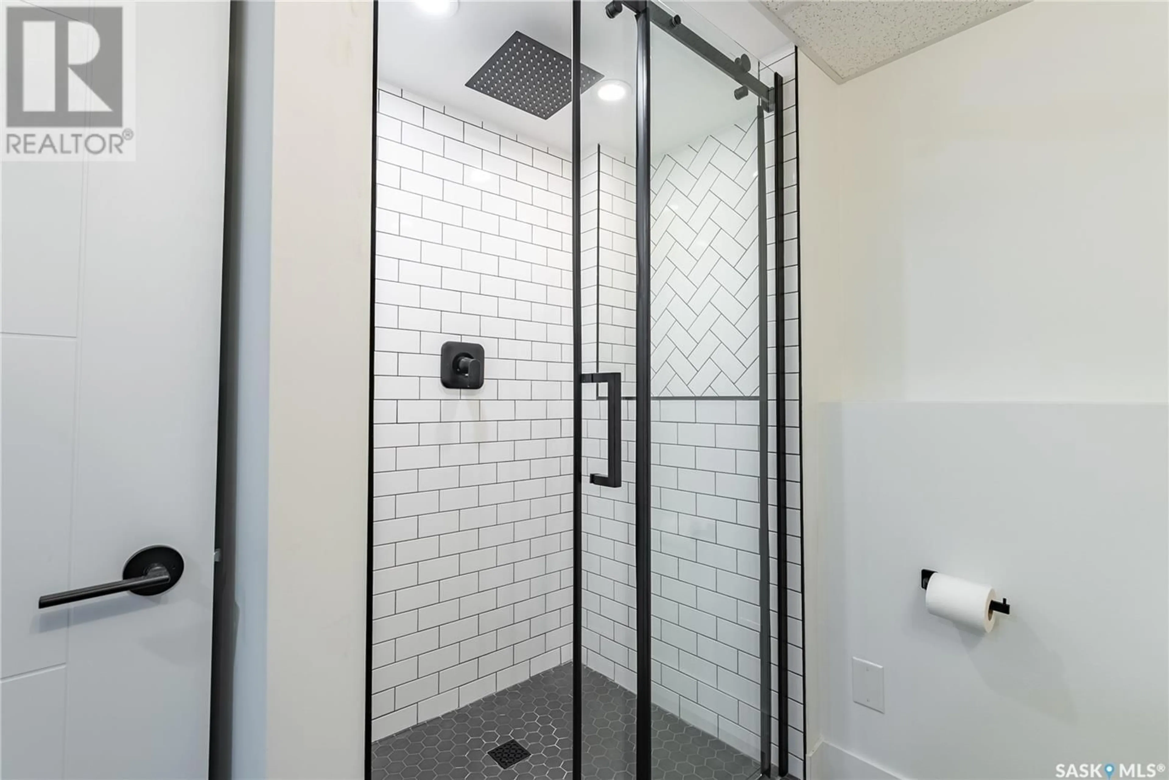 Contemporary bathroom, ceramic/tile floor for 251 KEELEY CRESCENT, Saskatoon Saskatchewan S7J4B9