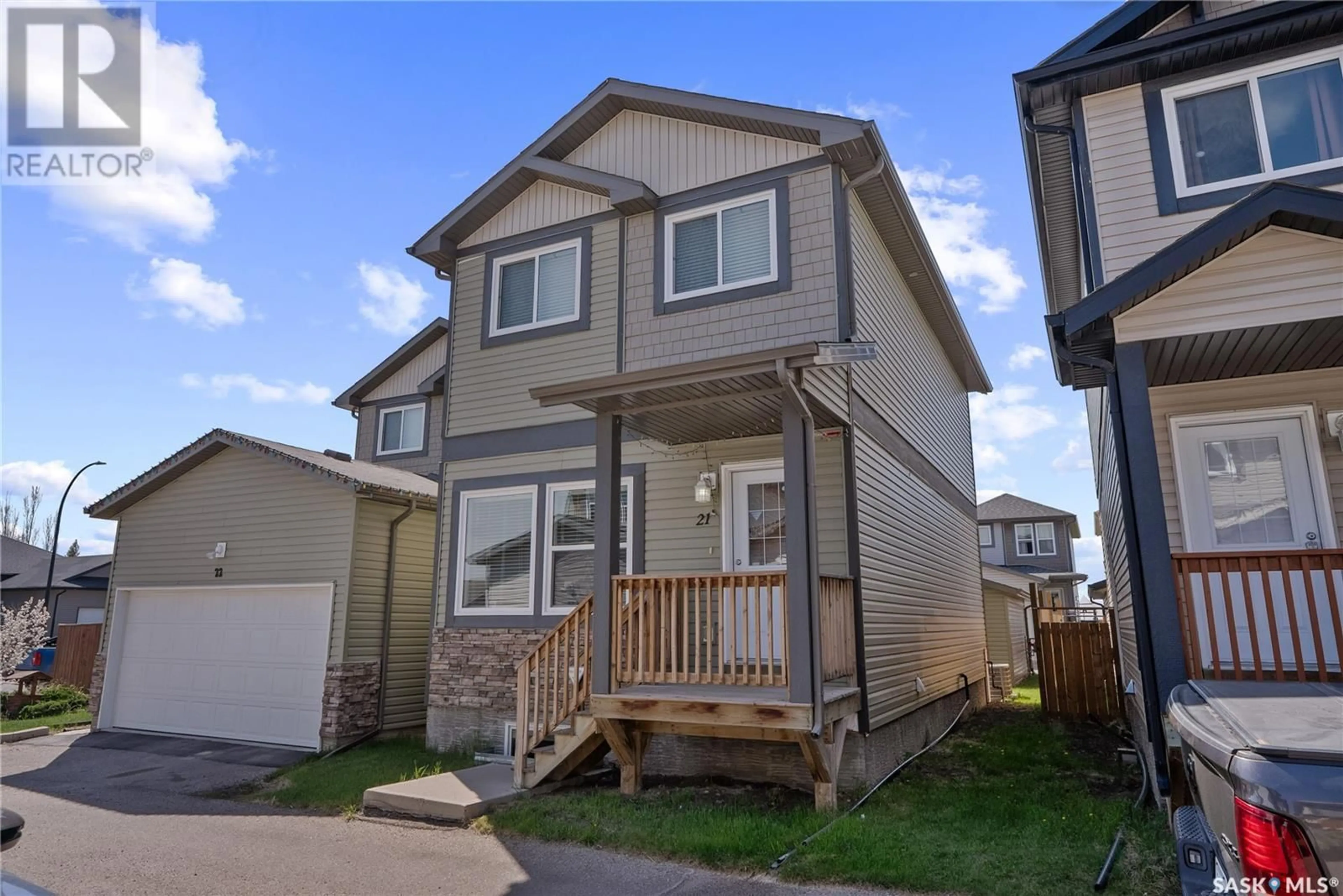 Home with vinyl exterior material, street for 207 - 21 MCCALLUM WAY, Saskatoon Saskatchewan S7R0K6