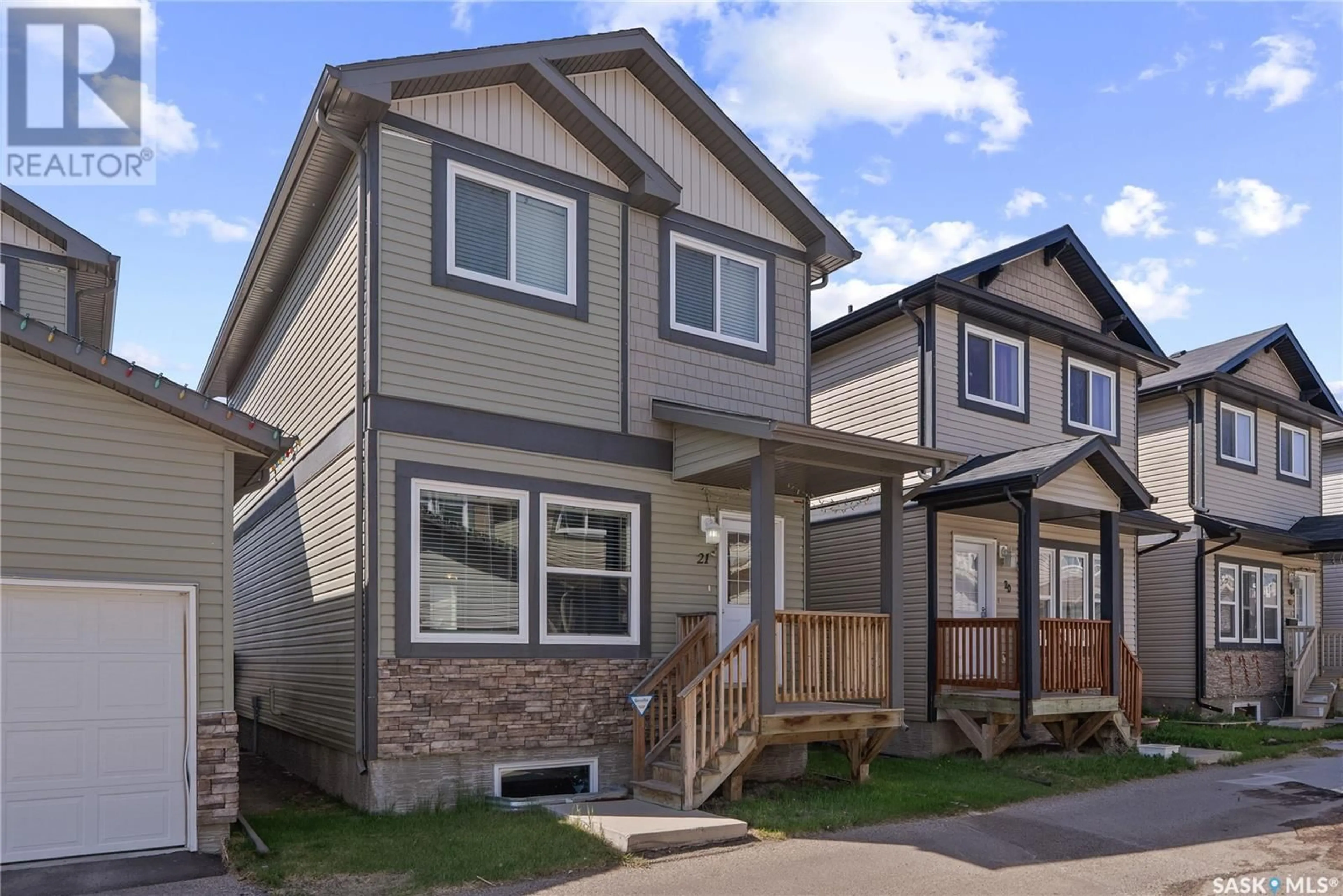 Home with vinyl exterior material, street for 207 - 21 MCCALLUM WAY, Saskatoon Saskatchewan S7R0K6