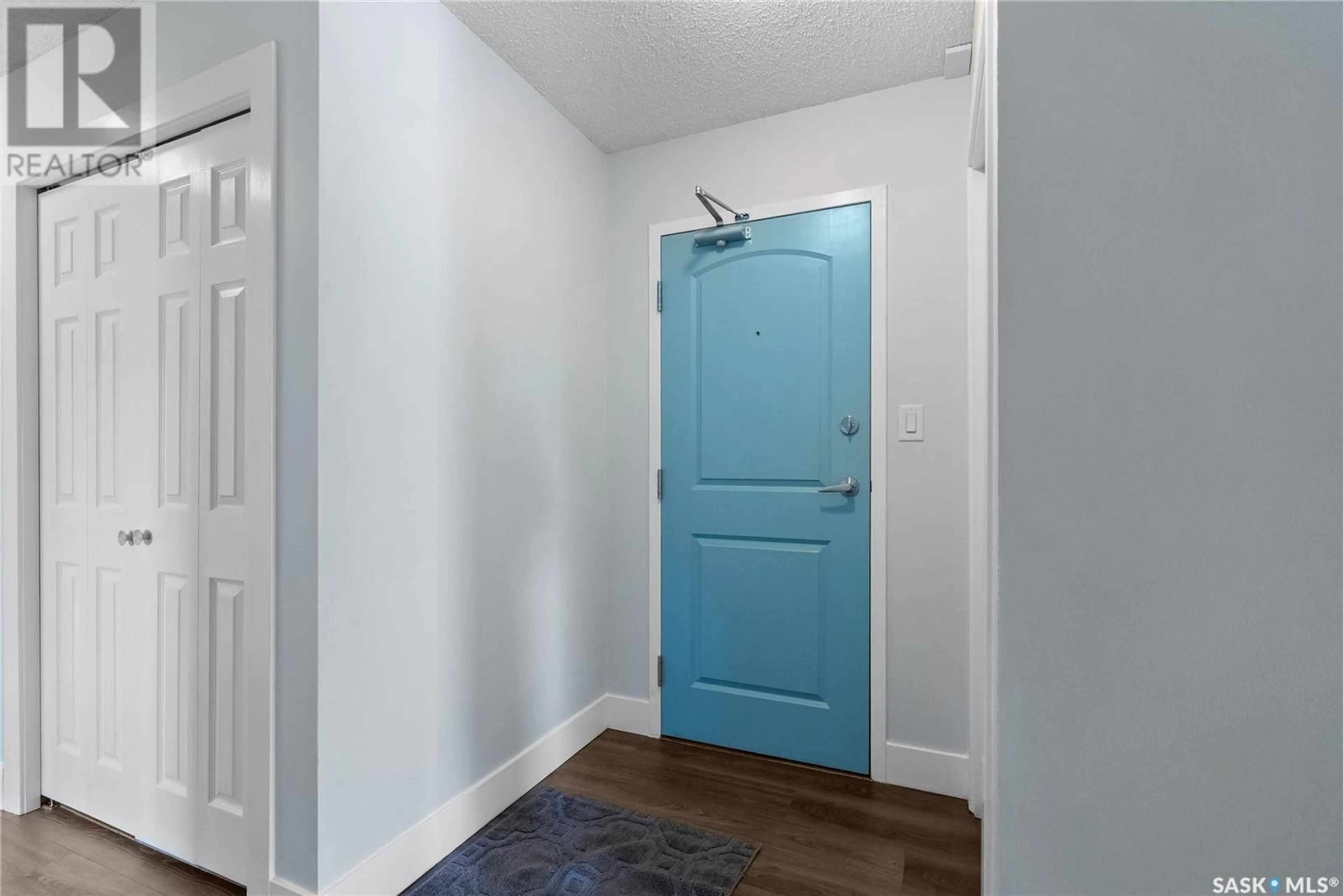 Indoor entryway for 18 274 PINEHOUSE DRIVE, Saskatoon Saskatchewan S7K4W9