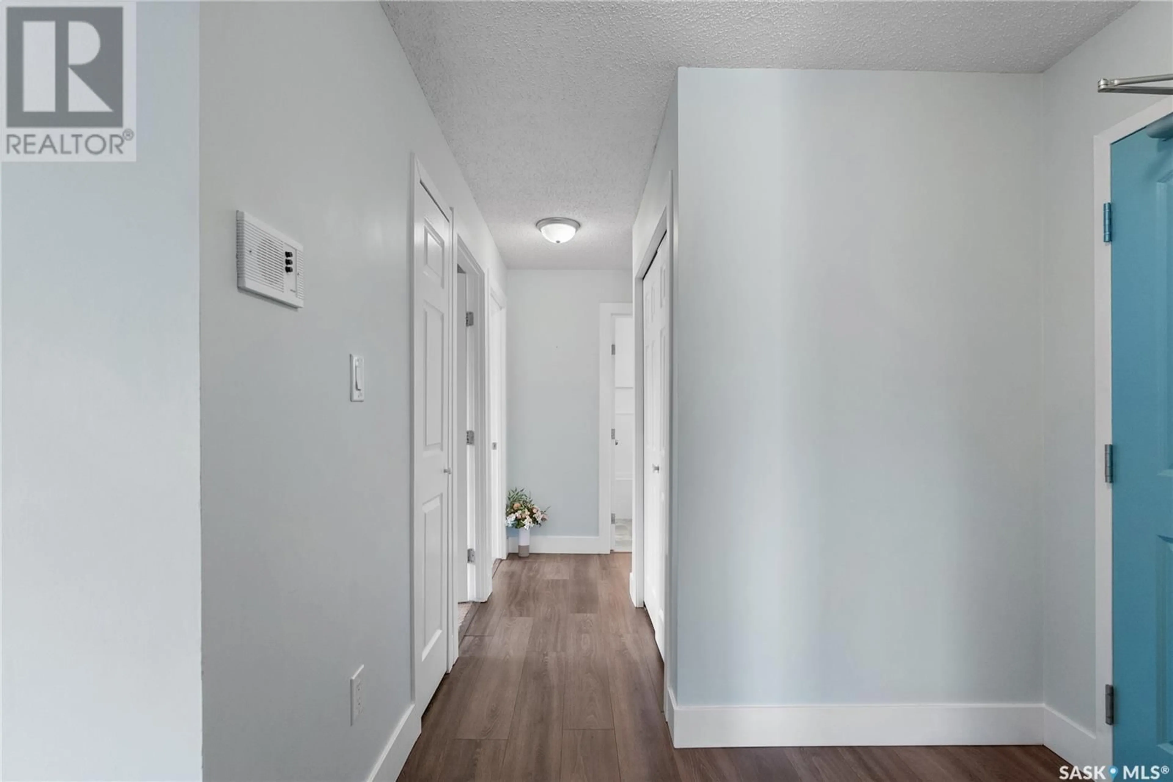 Indoor entryway for 18 274 PINEHOUSE DRIVE, Saskatoon Saskatchewan S7K4W9