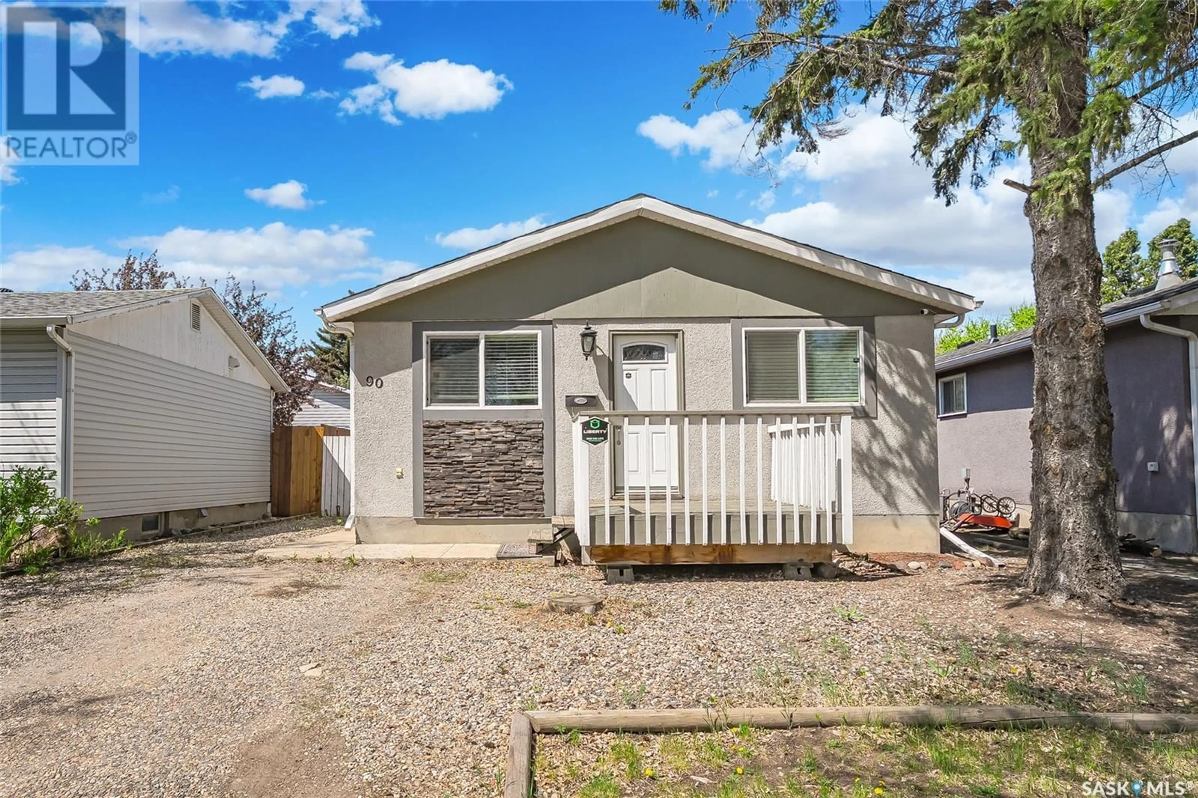 Home with vinyl exterior material, street for 90 ROSS CRESCENT, Saskatoon Saskatchewan S7L4B3