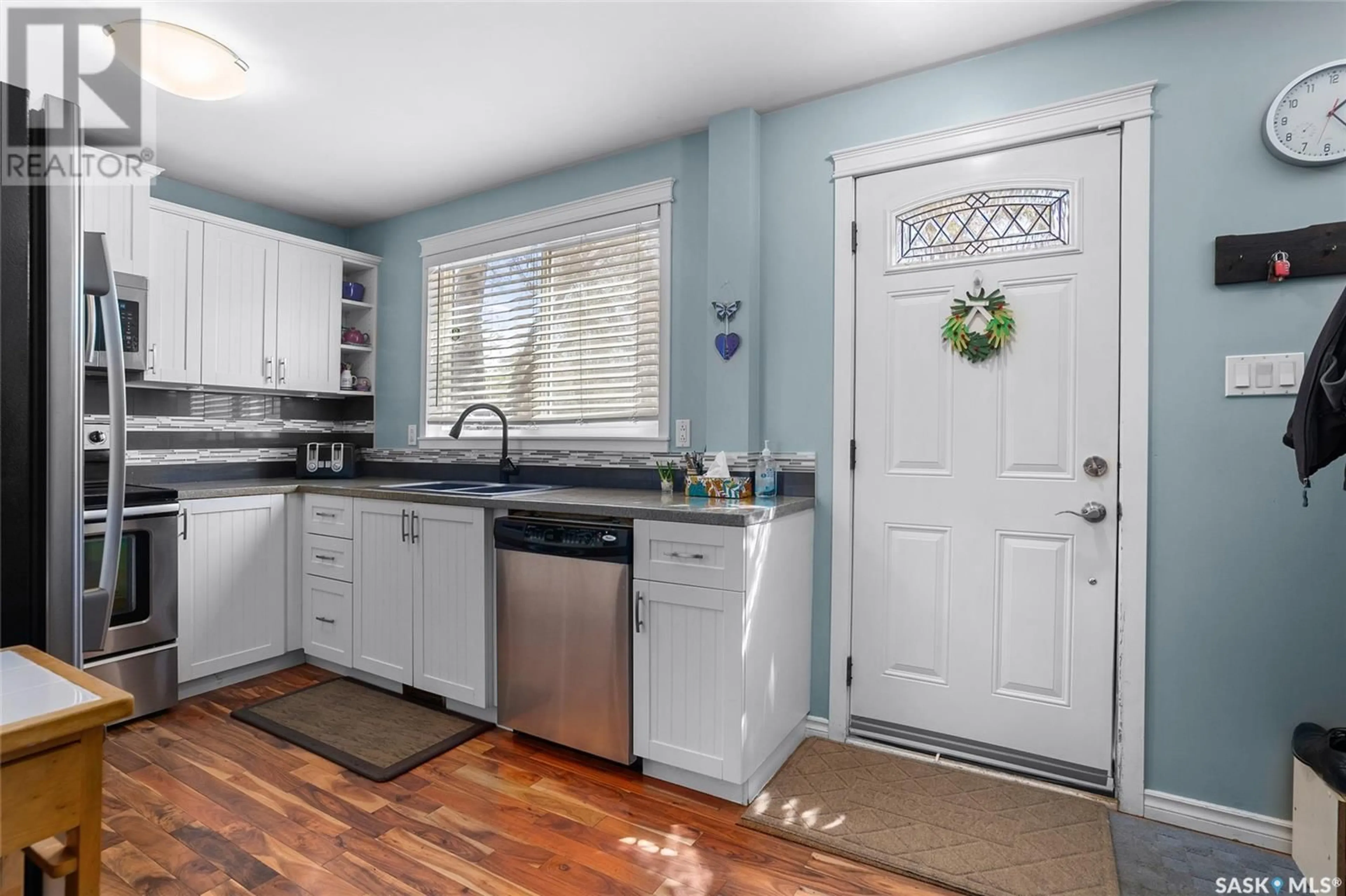 Standard kitchen, unknown for 90 ROSS CRESCENT, Saskatoon Saskatchewan S7L4B3