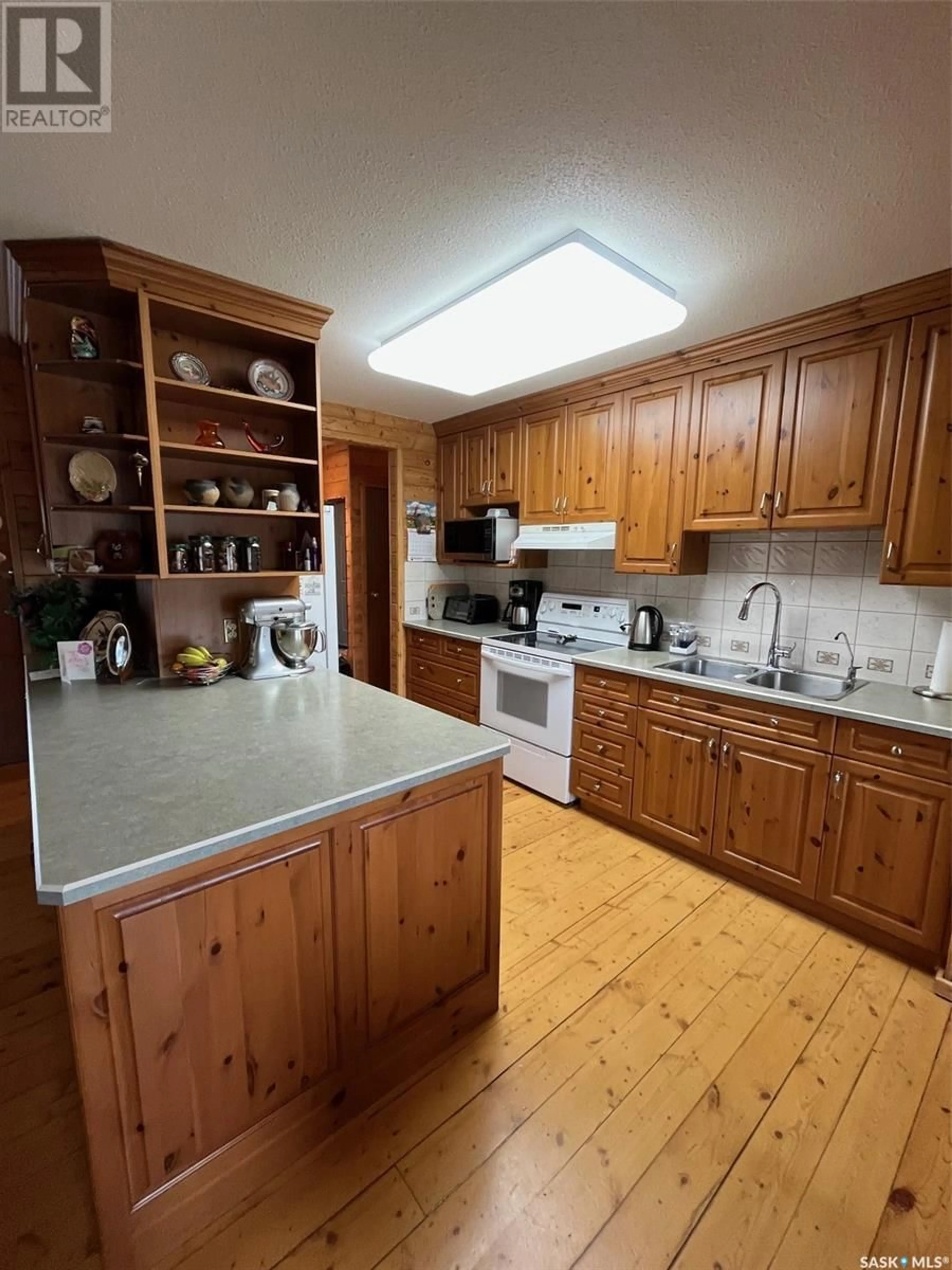 Standard kitchen, unknown for 7 LAKEVIEW COURT, Turtle View Saskatchewan S0M0Y0