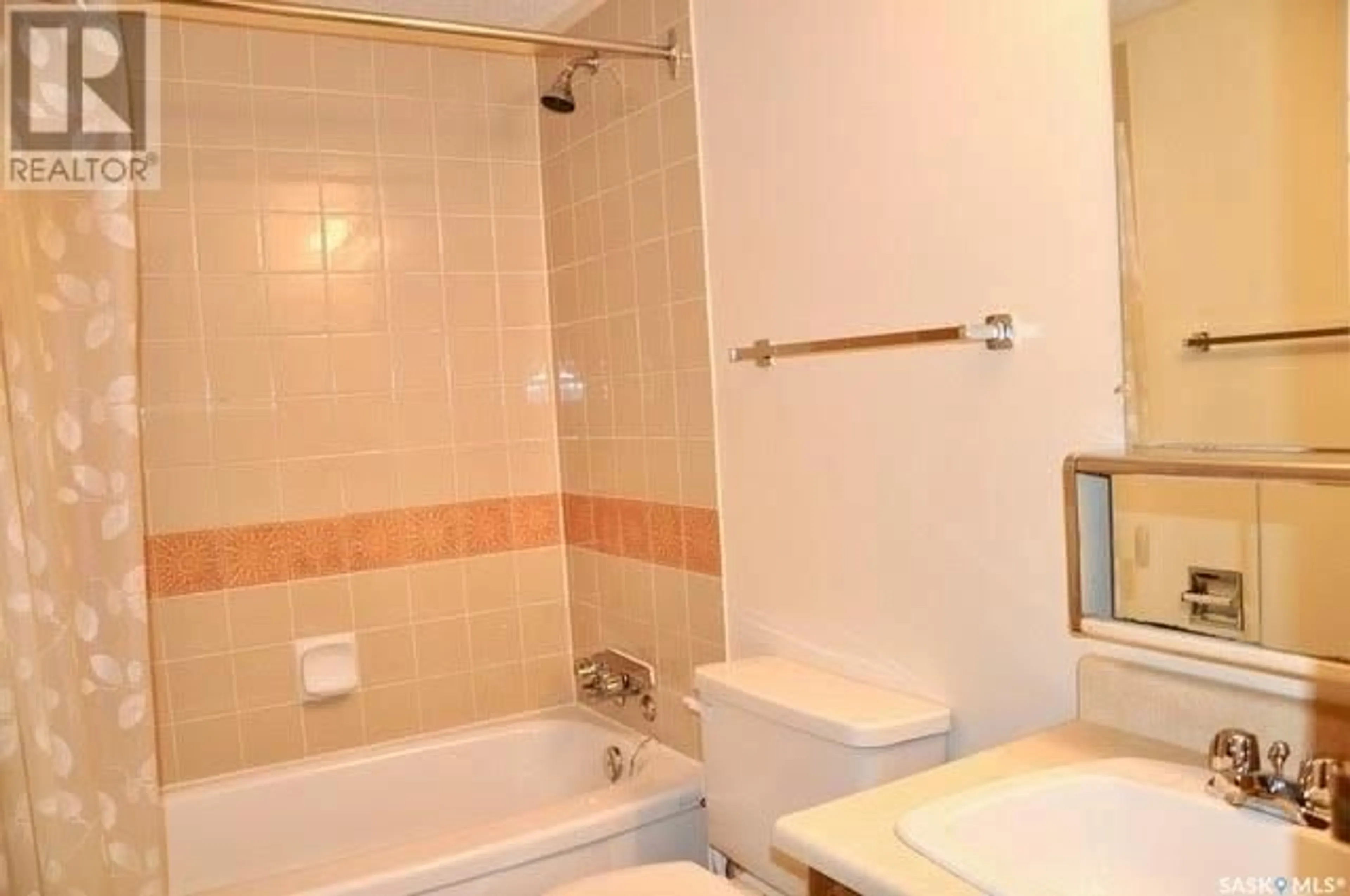 Standard bathroom, ceramic/tile floor for 802B - 303 KINGSMERE BOULEVARD, Saskatoon Saskatchewan S7J4B7