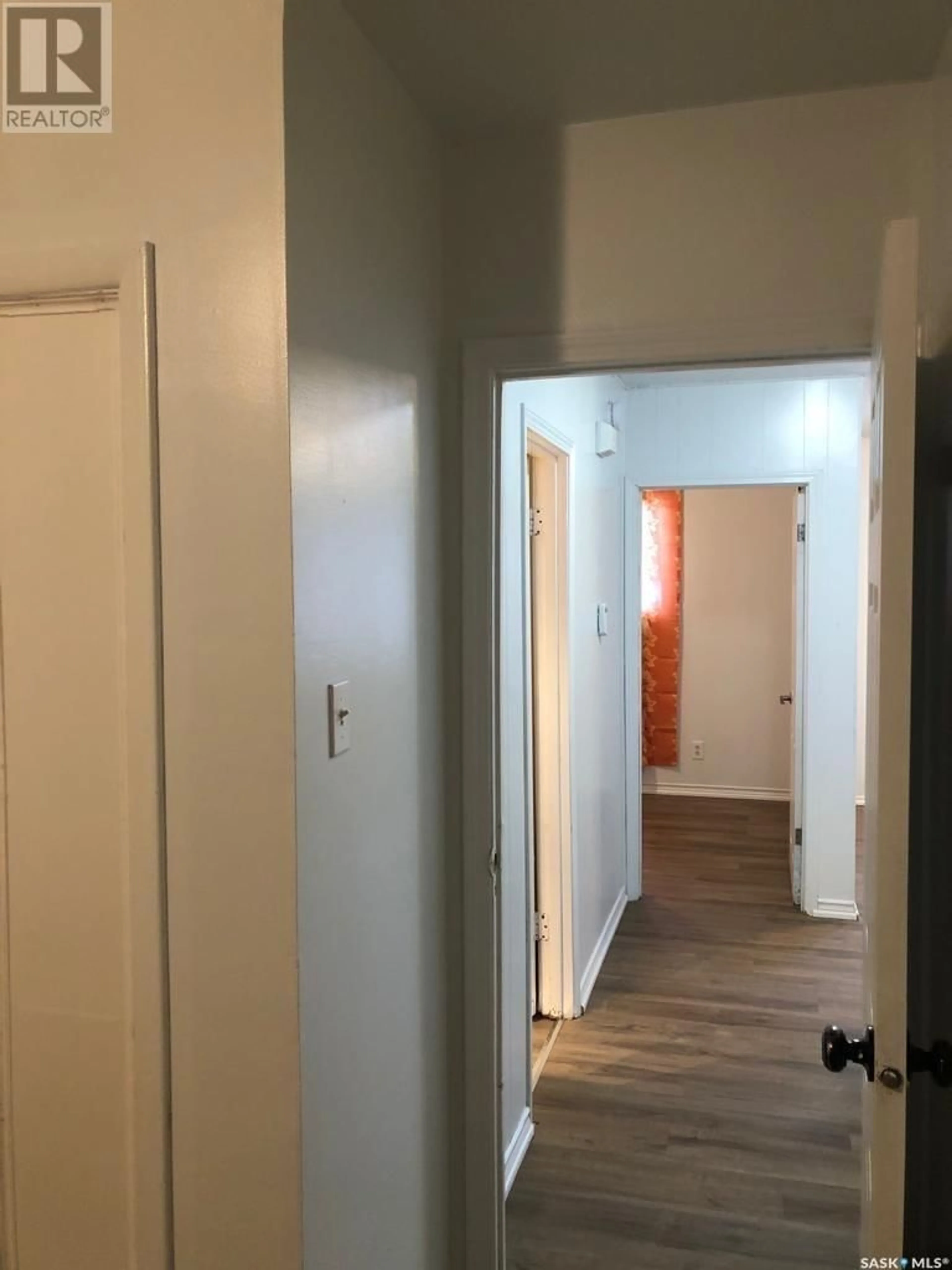 Indoor entryway for 128 S AVENUE S, Saskatoon Saskatchewan S7M2Z6
