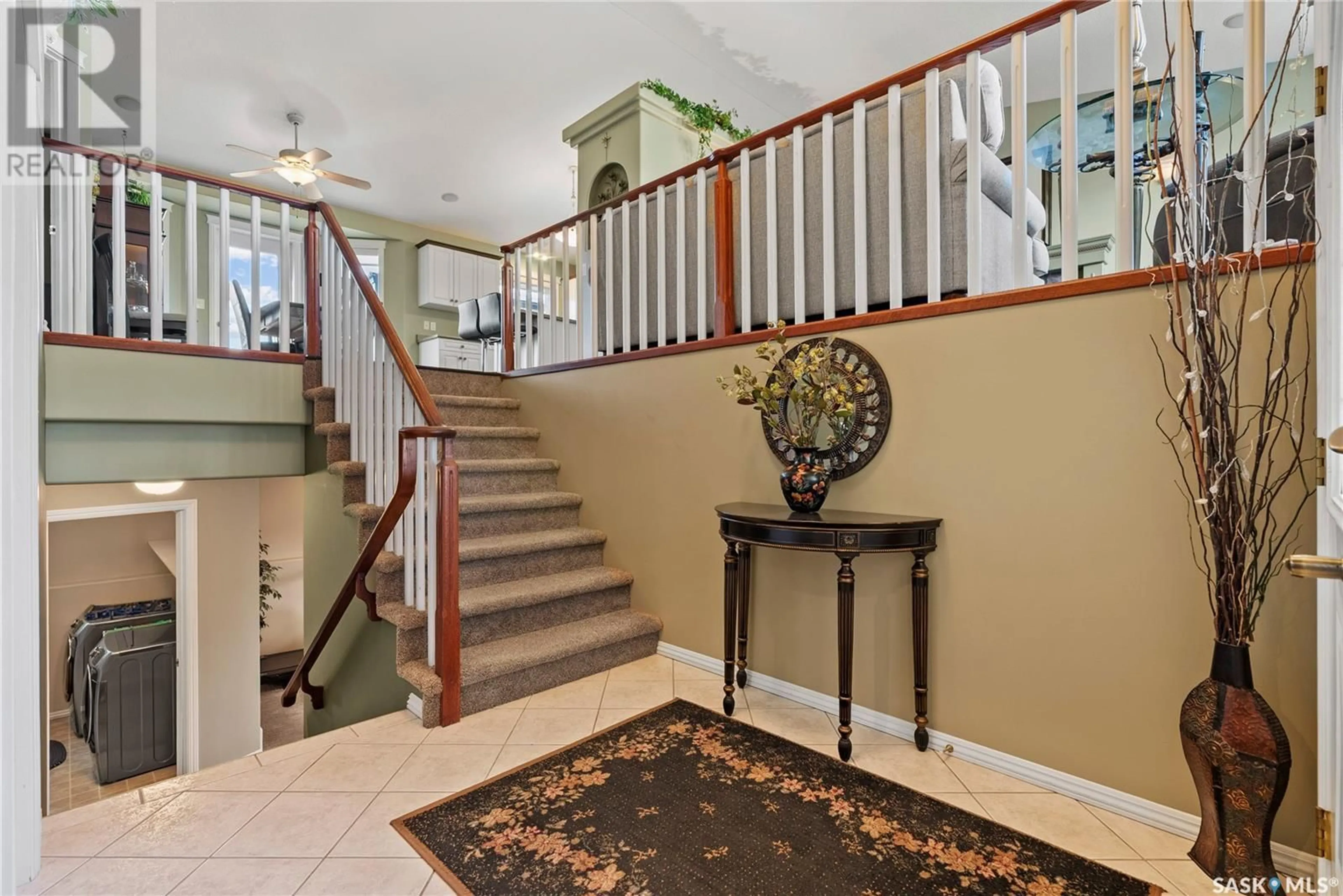 Indoor foyer for 414 POBRAN COURT, Saskatoon Saskatchewan S7S1L4