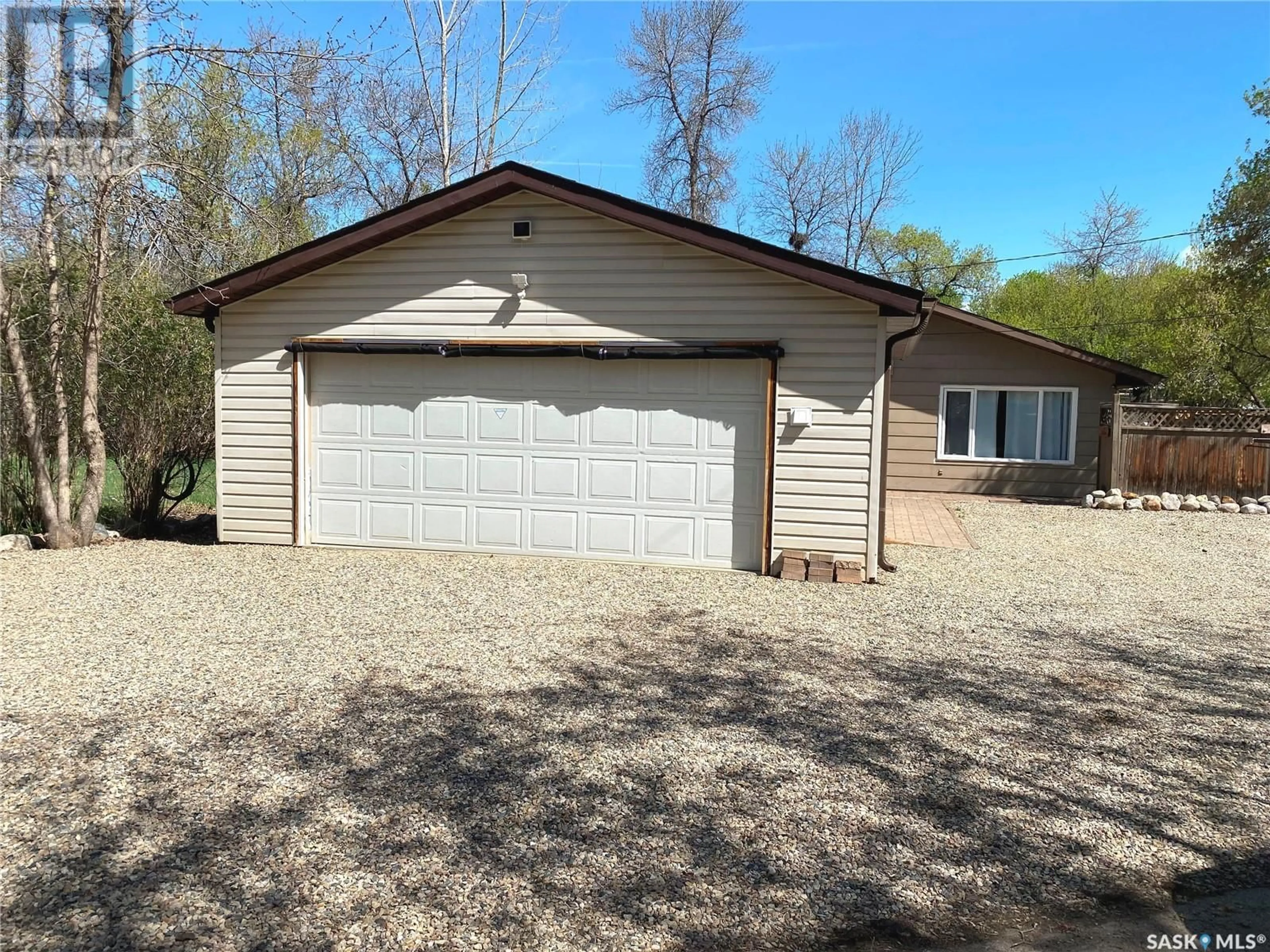 Indoor garage for 201 LILAC DRIVE, Katepwa Beach Saskatchewan S0G2K0