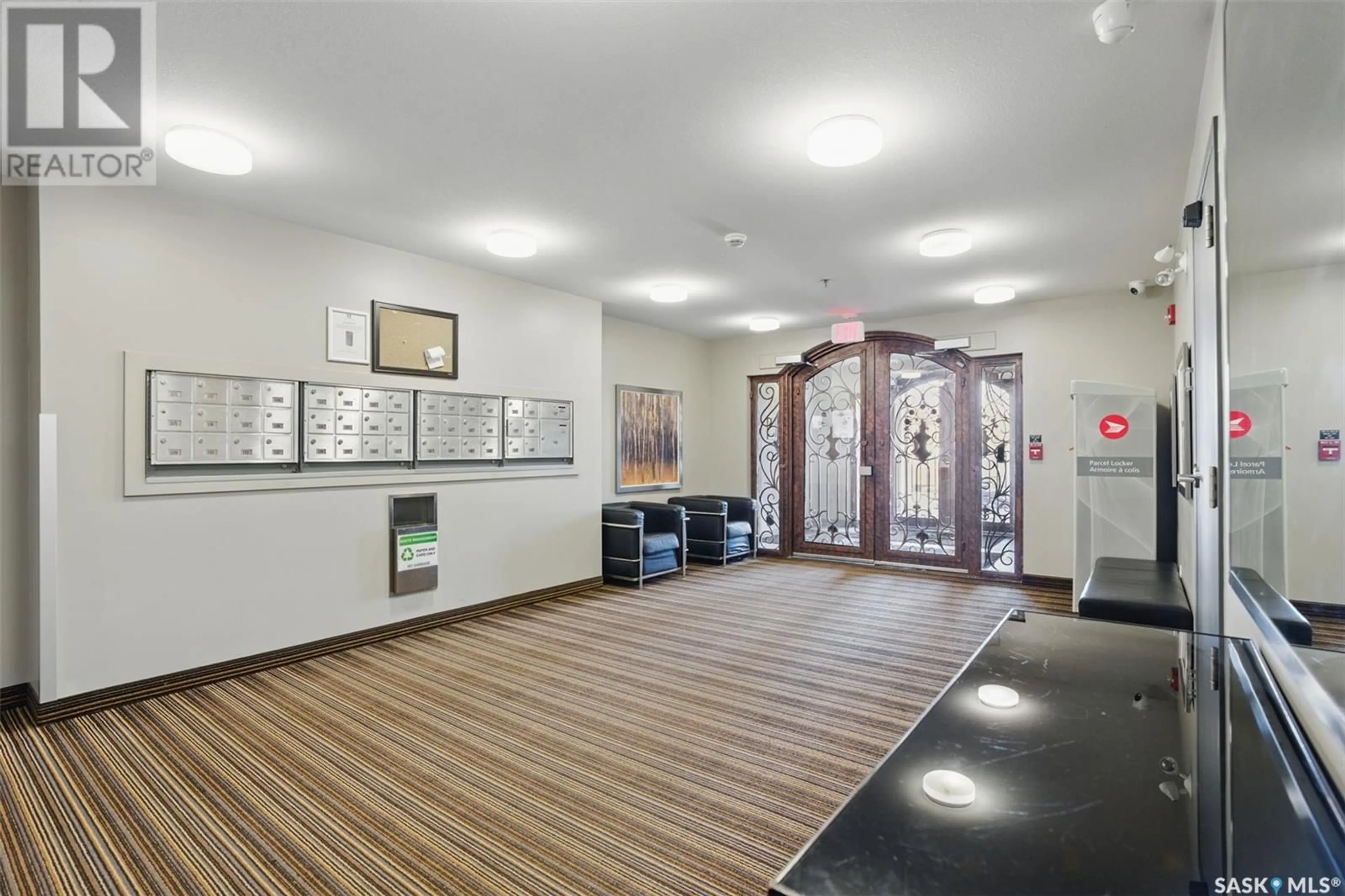 Indoor foyer for 209C HUNTER ROAD, Saskatoon Saskatchewan S7T0J9