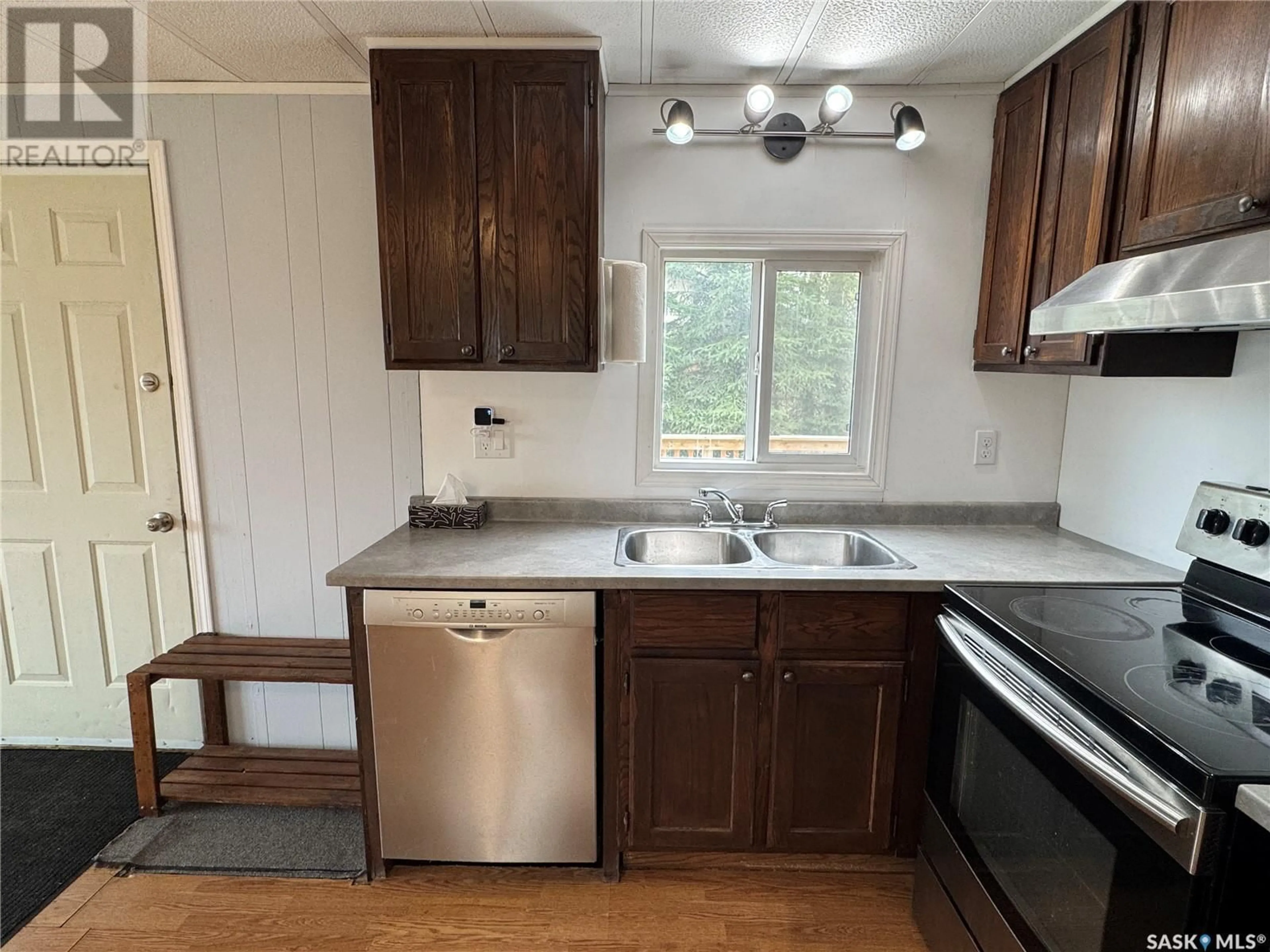 Standard kitchen, wood/laminate floor for 109 VICKERS DRIVE, Air Ronge Saskatchewan S0J3G0