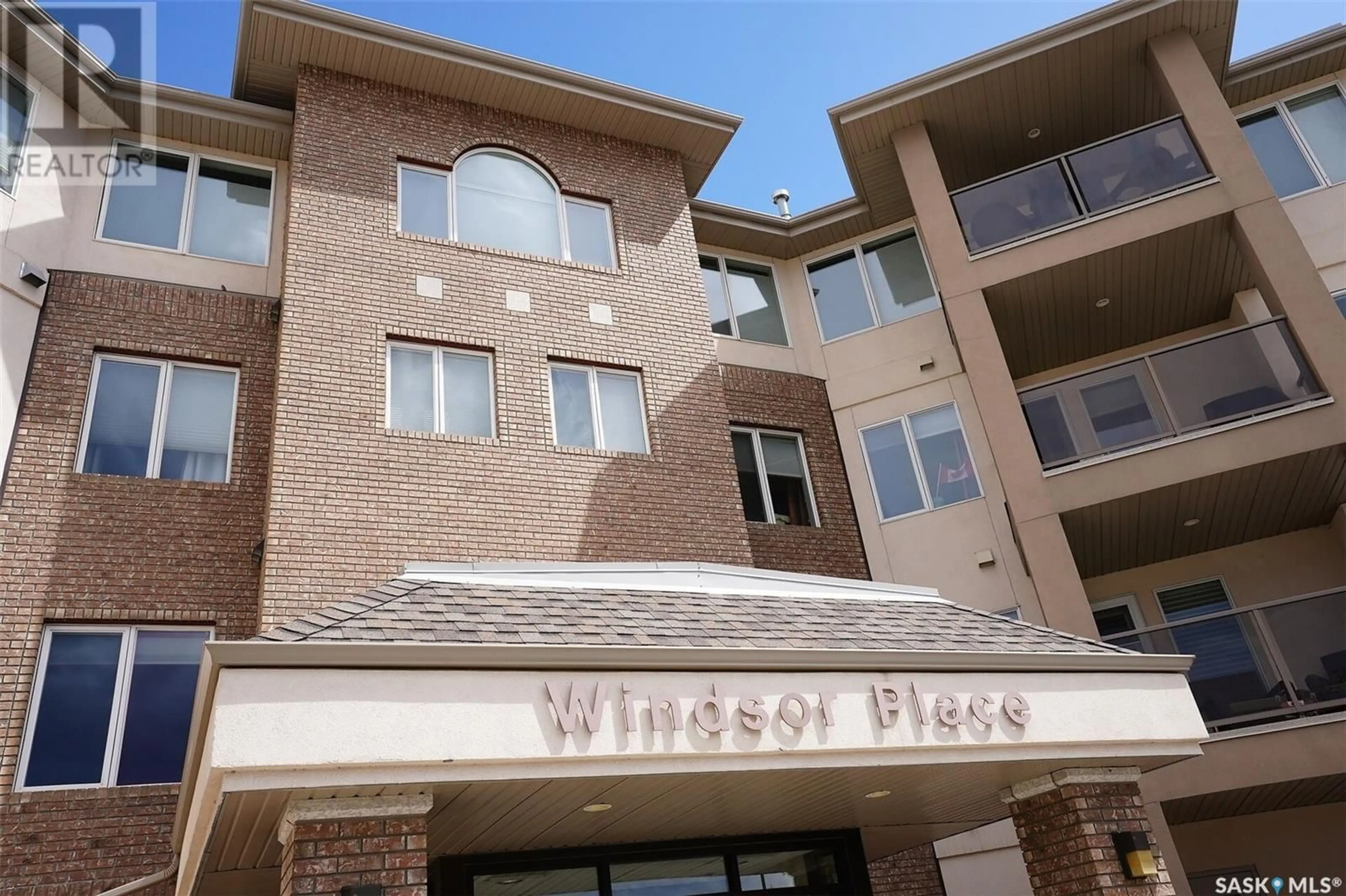 Indoor foyer for 202 - 3101 RENFREW CRESCENT, Regina Saskatchewan S4V3B6