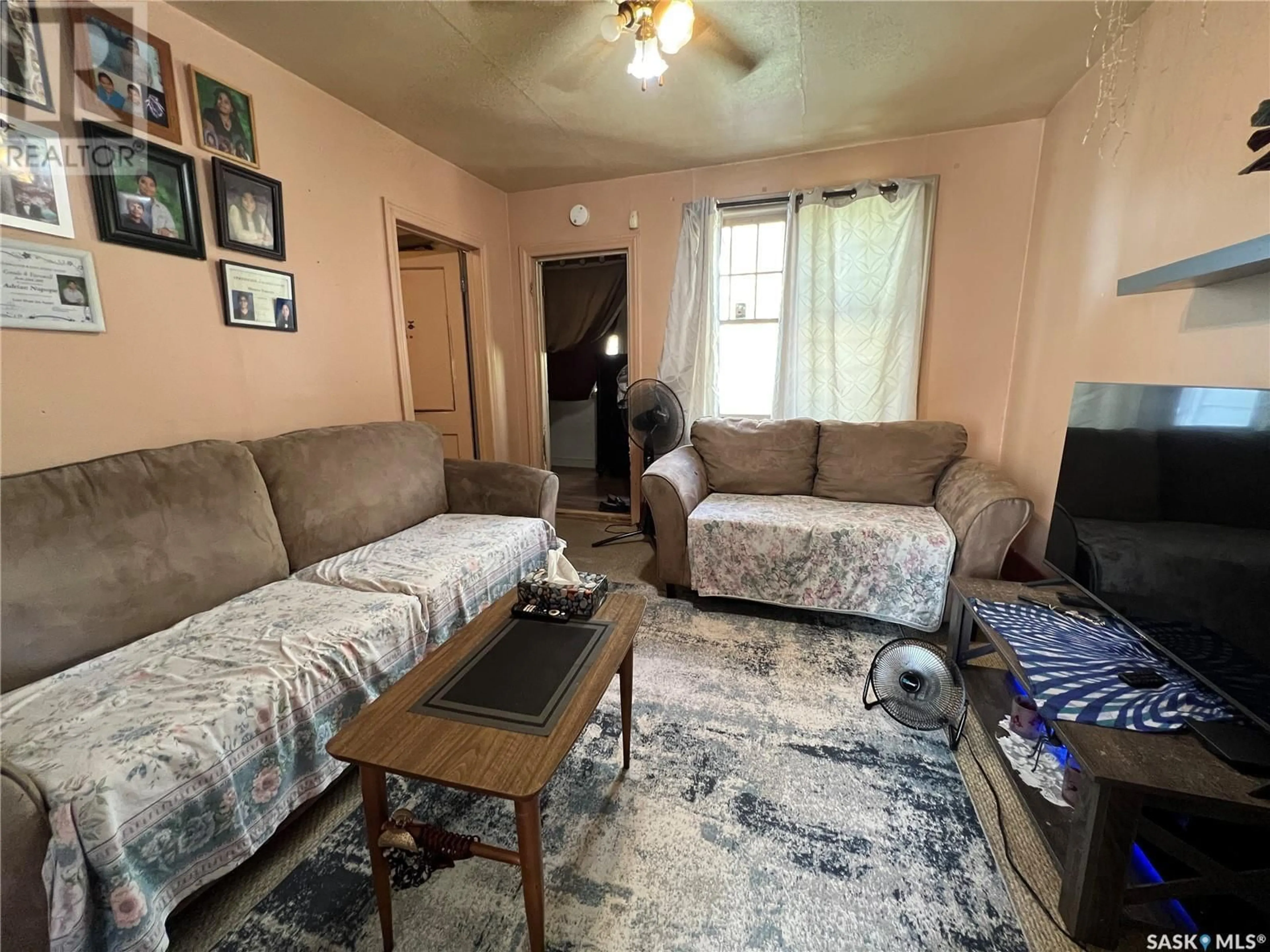 Living room with furniture, unknown for 351 R AVENUE S, Saskatoon Saskatchewan S7M2Z2