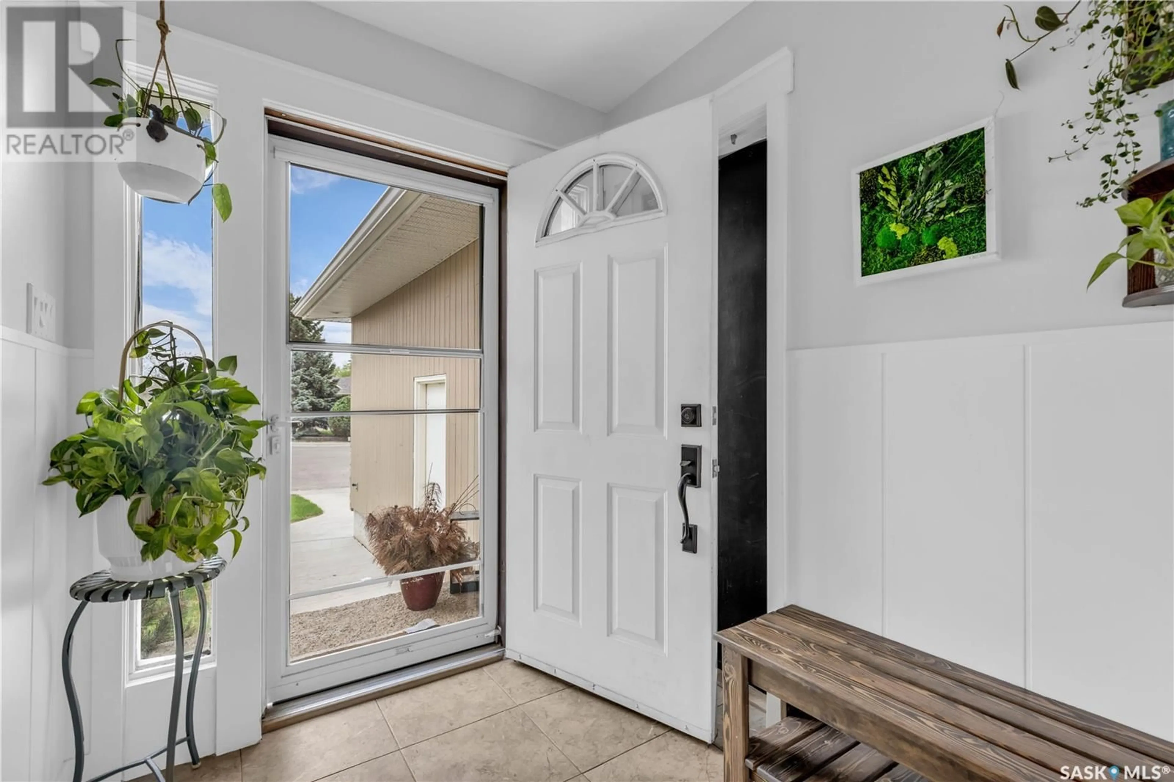 Indoor entryway for 319 ARMSTRONG WAY, Saskatoon Saskatchewan S7N3M8