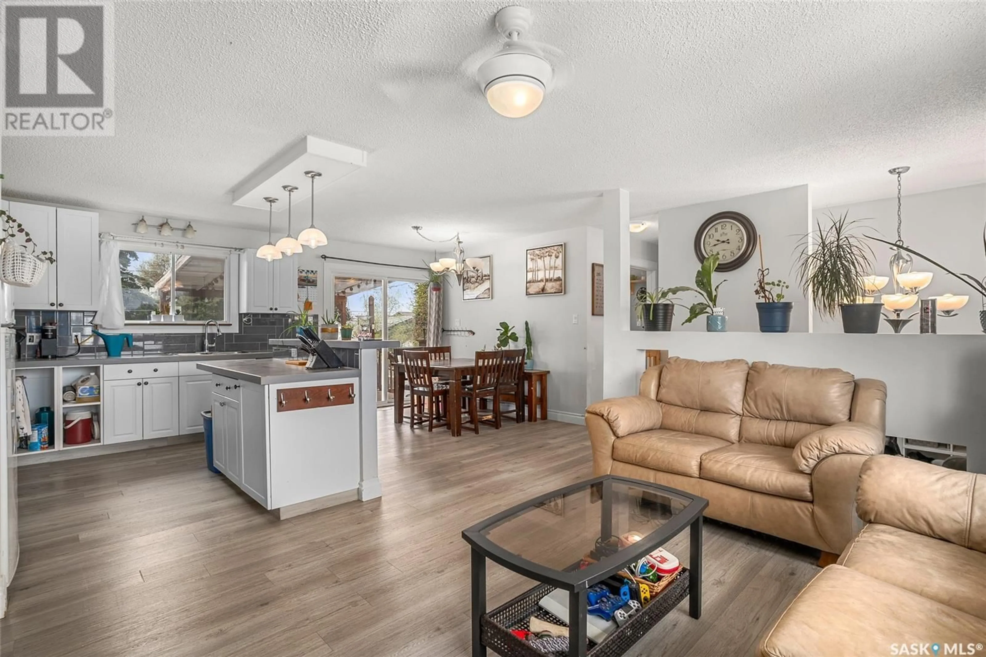 Open concept kitchen, unknown for 122 JAMES STREET, Langham Saskatchewan S0K2L0