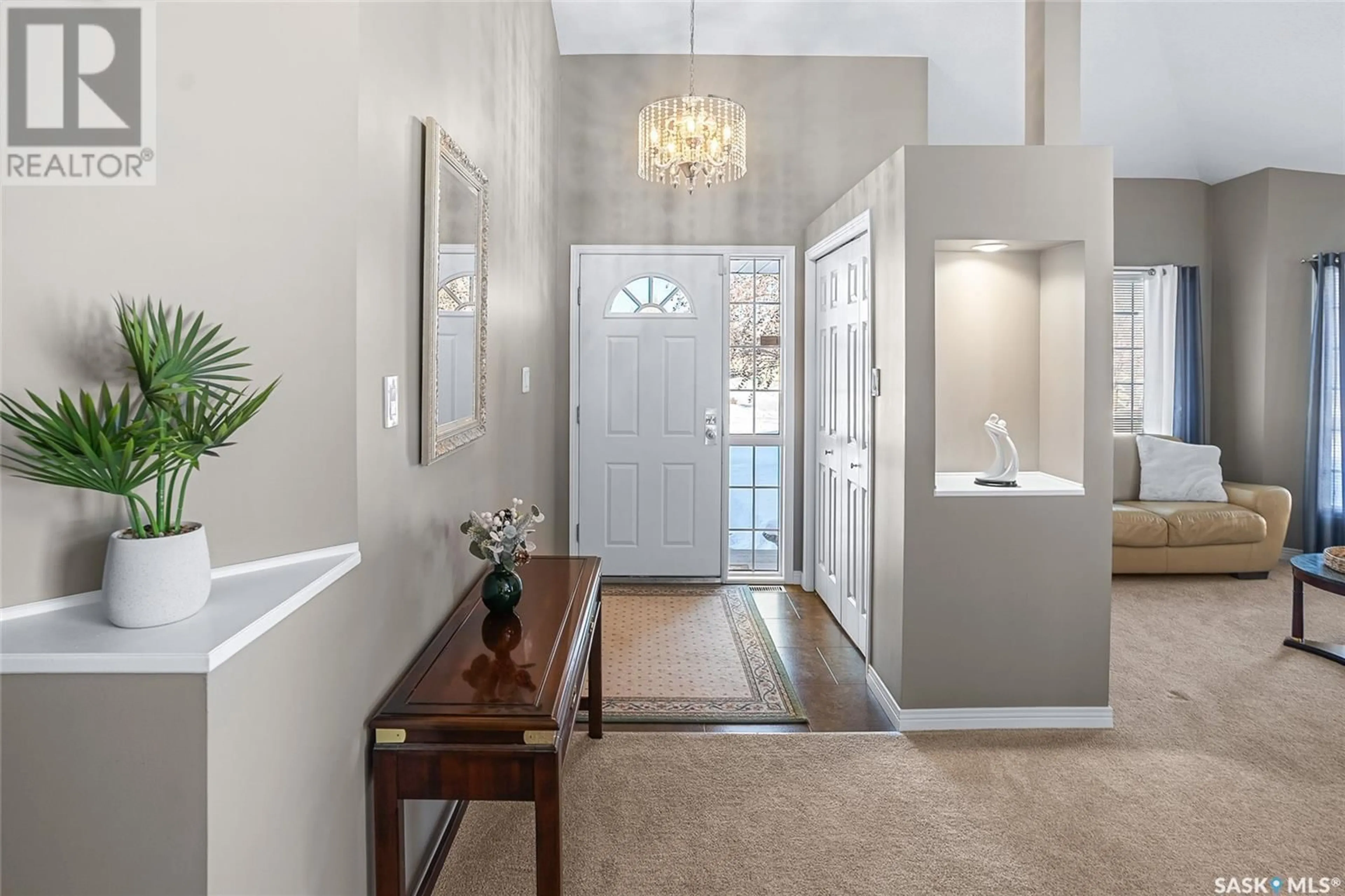 Indoor entryway for 14 107 REVER ROAD, Saskatoon Saskatchewan S7S1G8