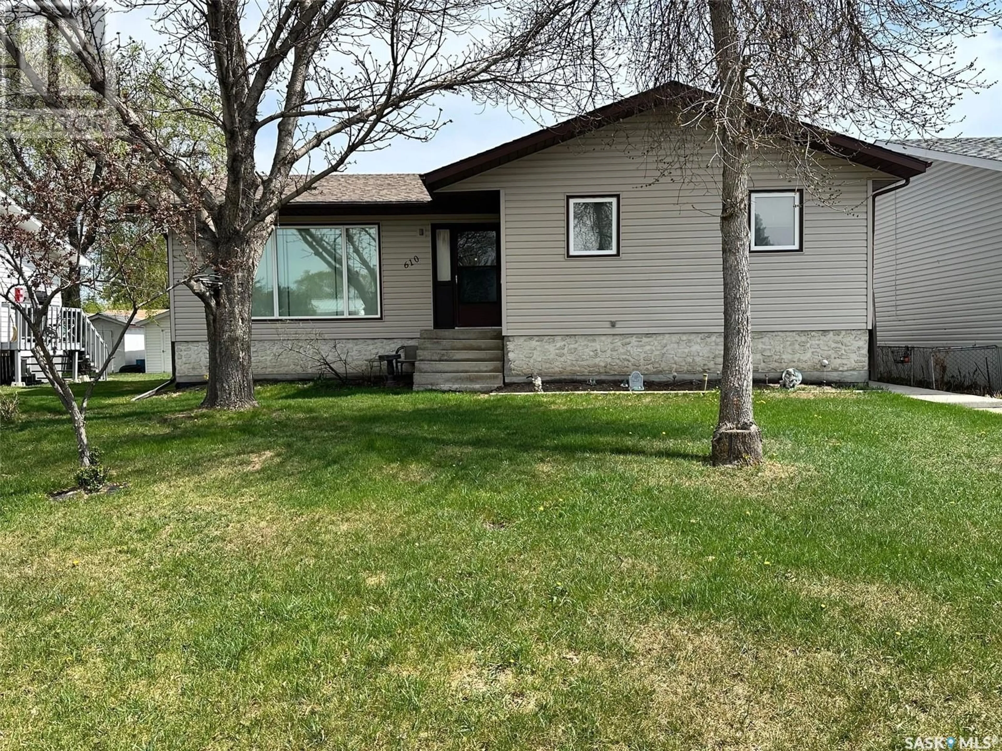 Home with vinyl exterior material, street for 610 HUDSON STREET, Hudson Bay Saskatchewan S0E0E0