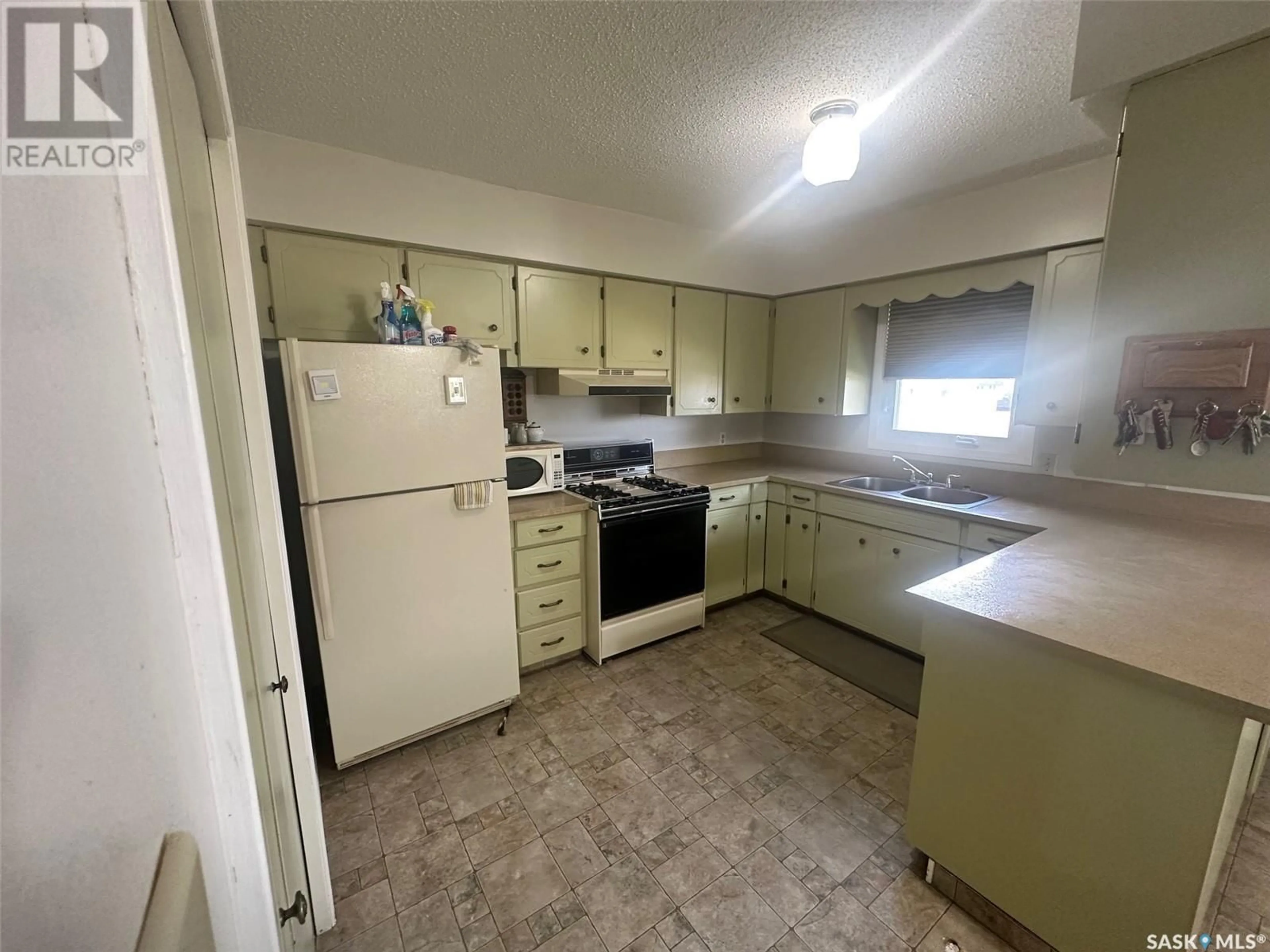 Standard kitchen, unknown for 610 HUDSON STREET, Hudson Bay Saskatchewan S0E0E0