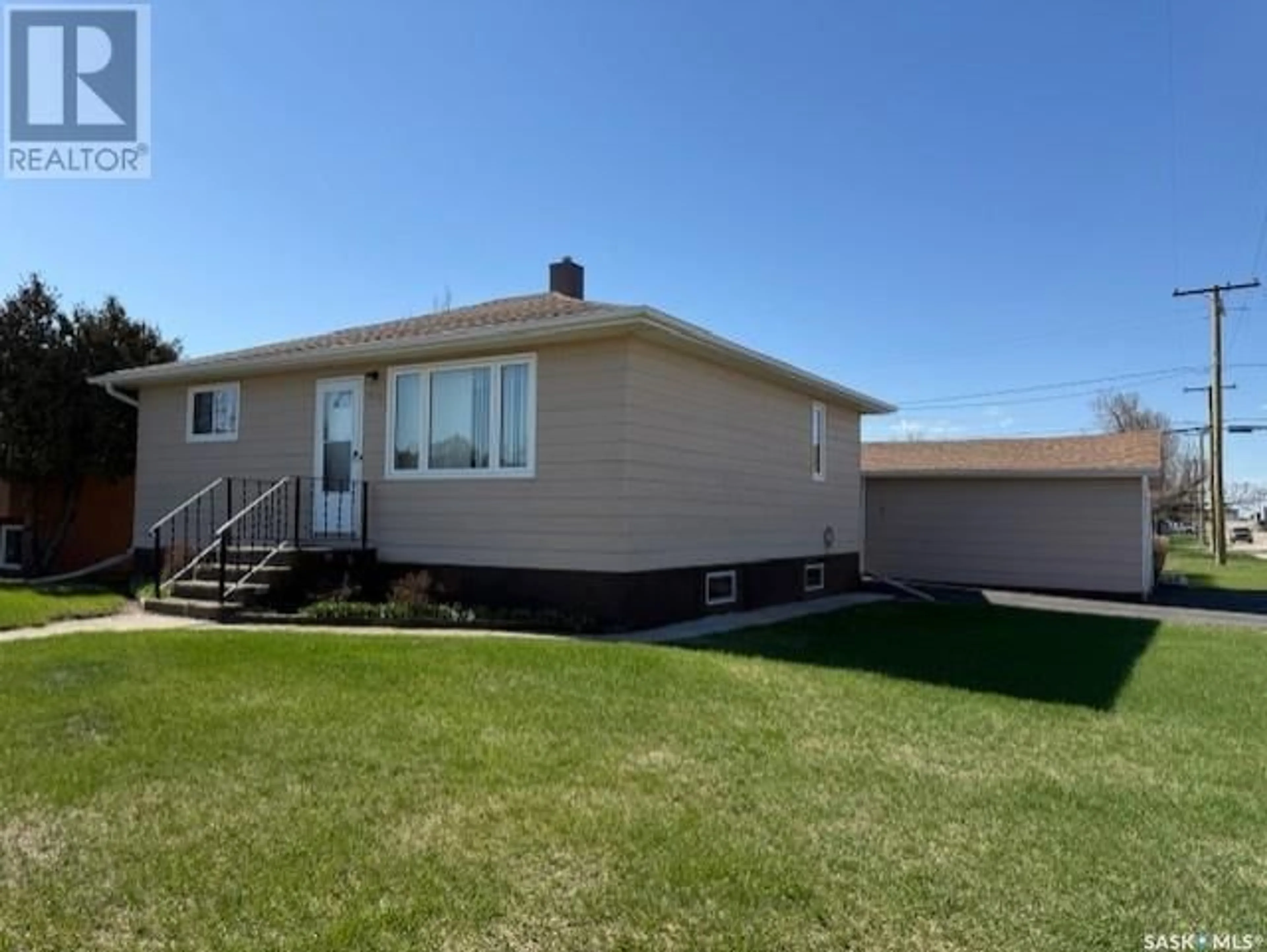 Home with vinyl exterior material, street for 575 6TH AVENUE, Melville Saskatchewan S0A2P0