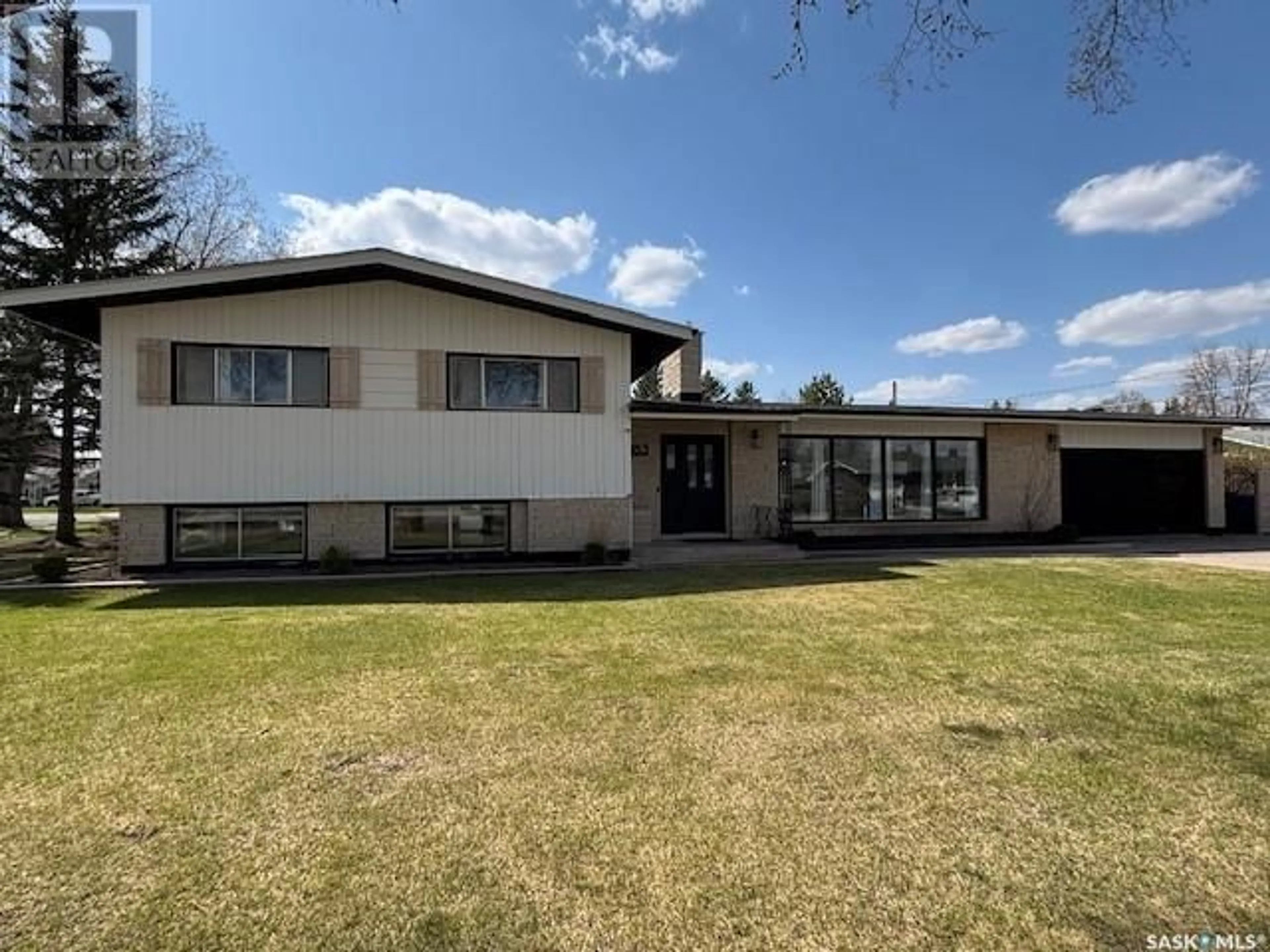 A pic from outside/outdoor area/front of a property/back of a property/a pic from drone, unknown for 183 SHEVCHENKO CRESCENT, Canora Saskatchewan S0A0L0