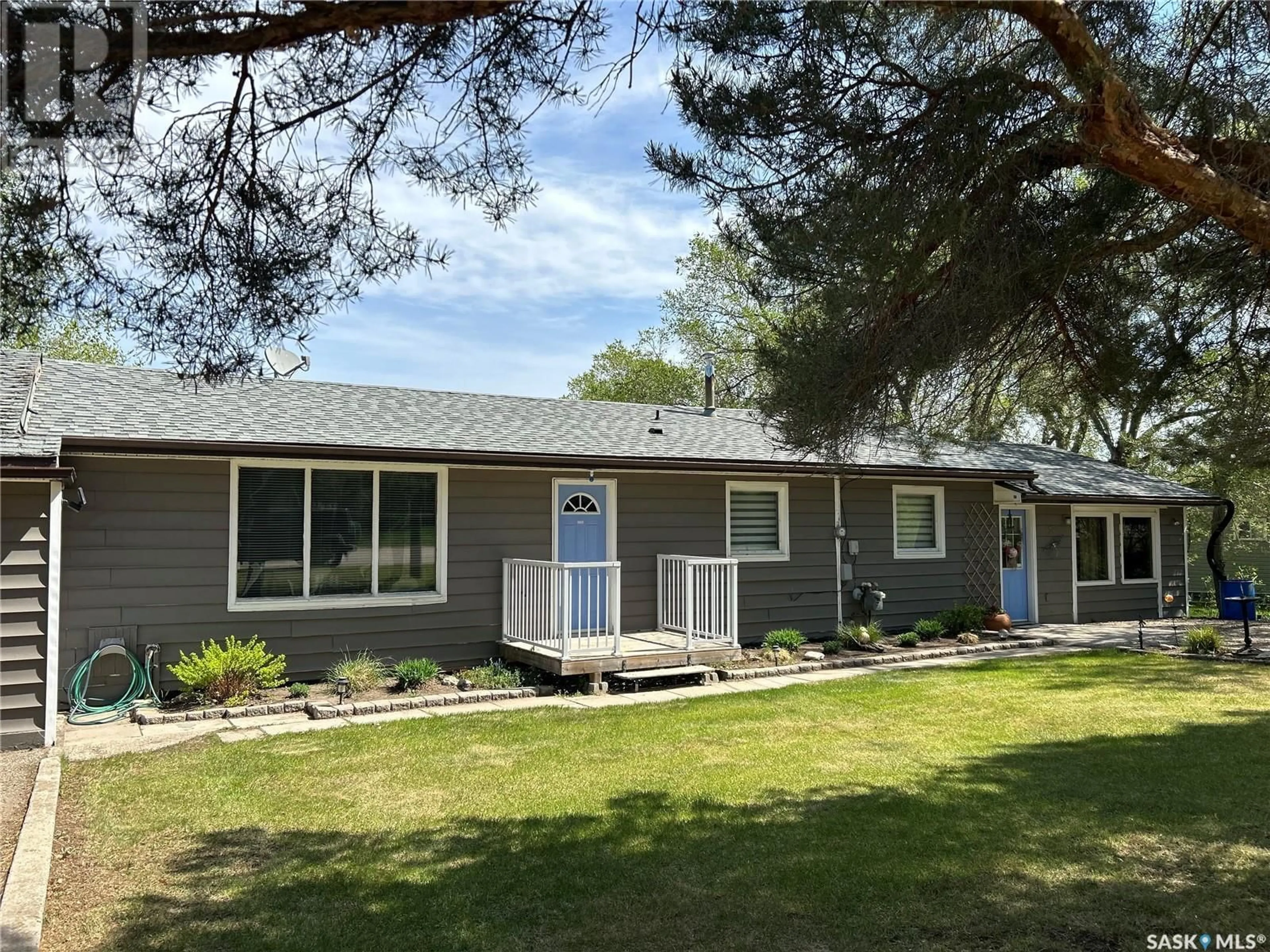 Home with vinyl exterior material, street for 127 3RD AVENUE, Young Saskatchewan S0K4Y0