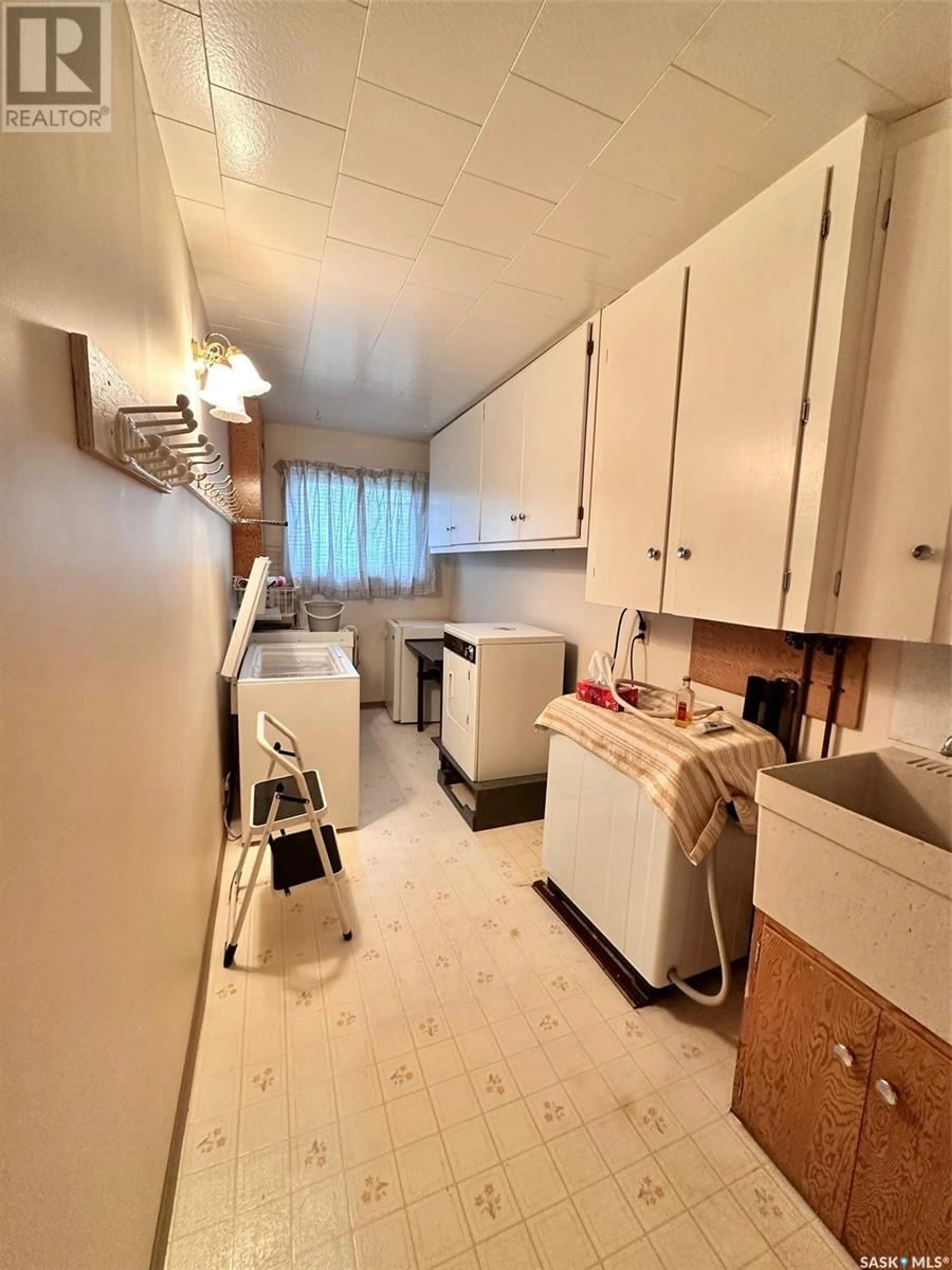 Standard kitchen, unknown for 216 4TH STREET, Spiritwood Saskatchewan S0J2M0