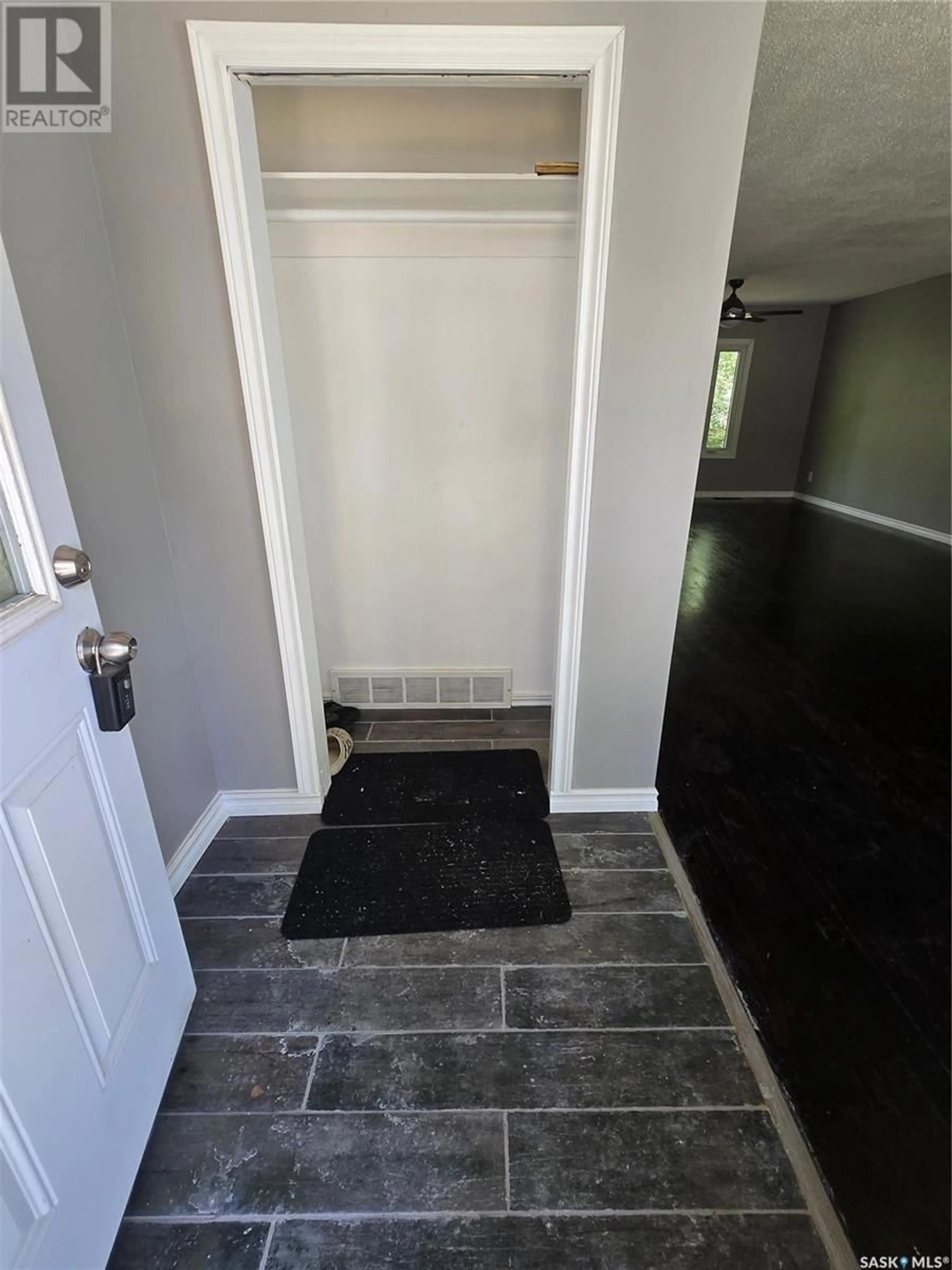 Indoor entryway for 1448 NICHOLSON ROAD, Estevan Saskatchewan S4A1T8