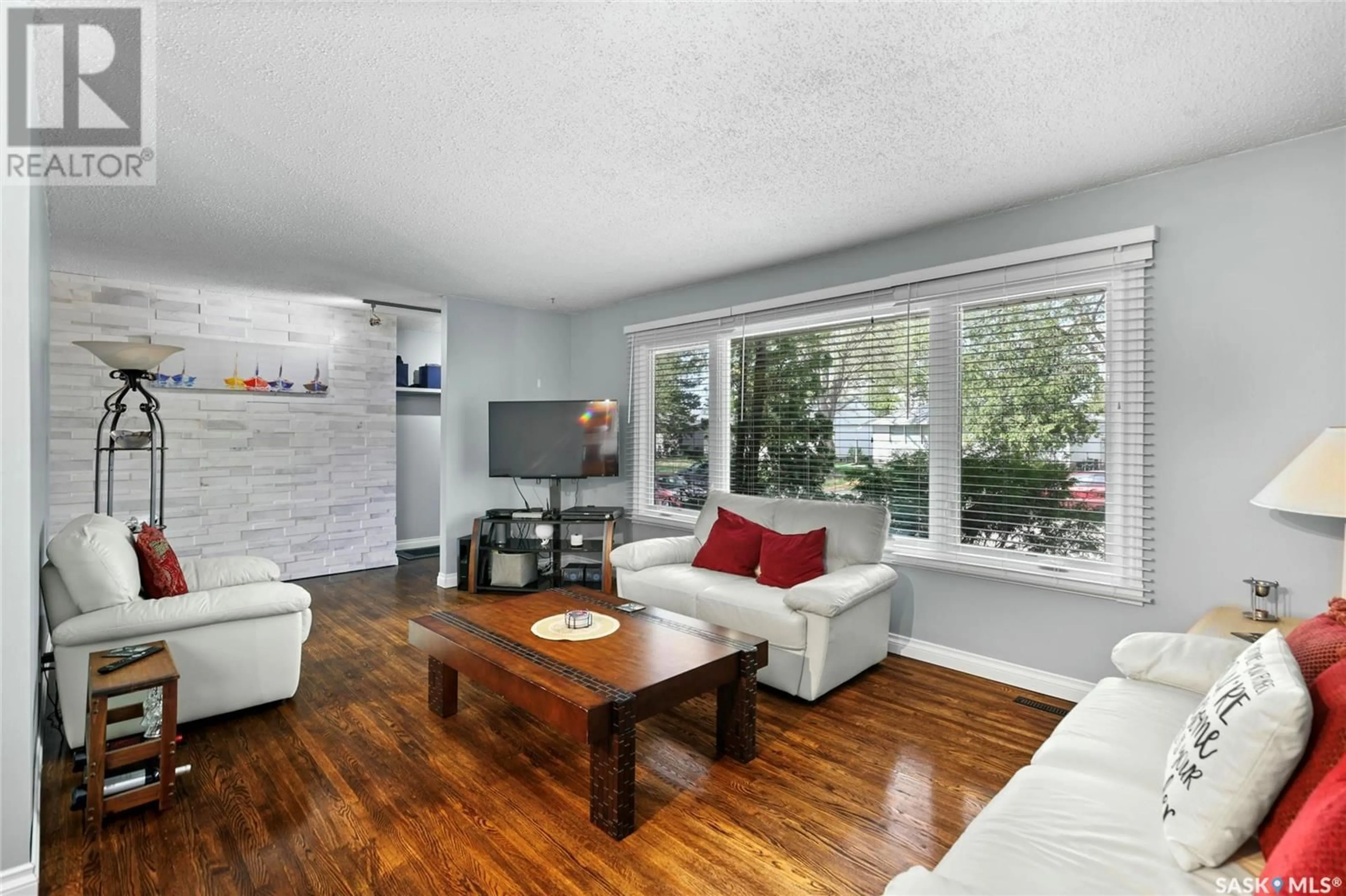 Living room with furniture, unknown for 740 HORACE STREET, Regina Saskatchewan S4T5K6