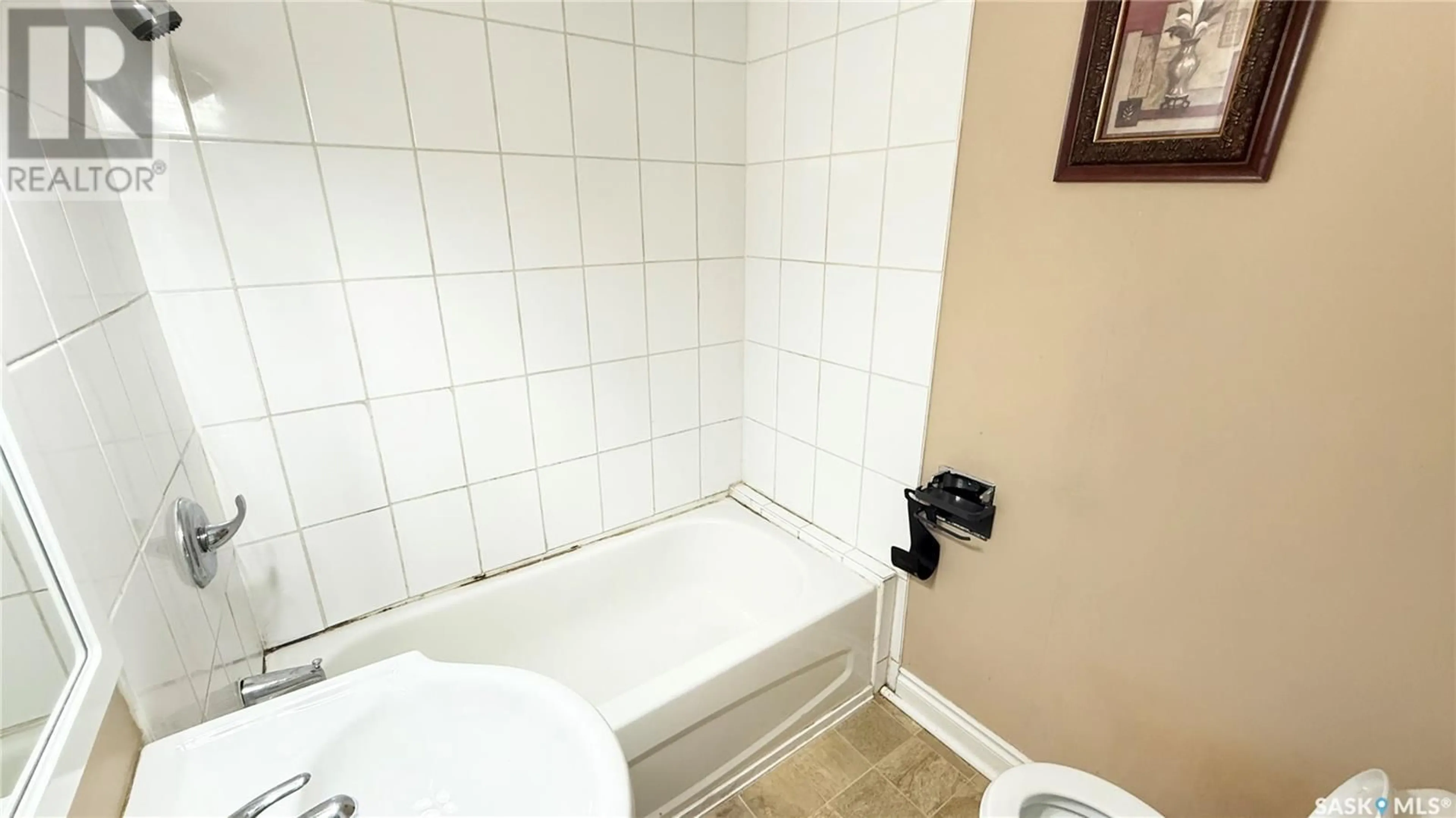 Standard bathroom, ceramic/tile floor for 2929 DEWDNEY AVENUE, Regina Saskatchewan S4T0Y1