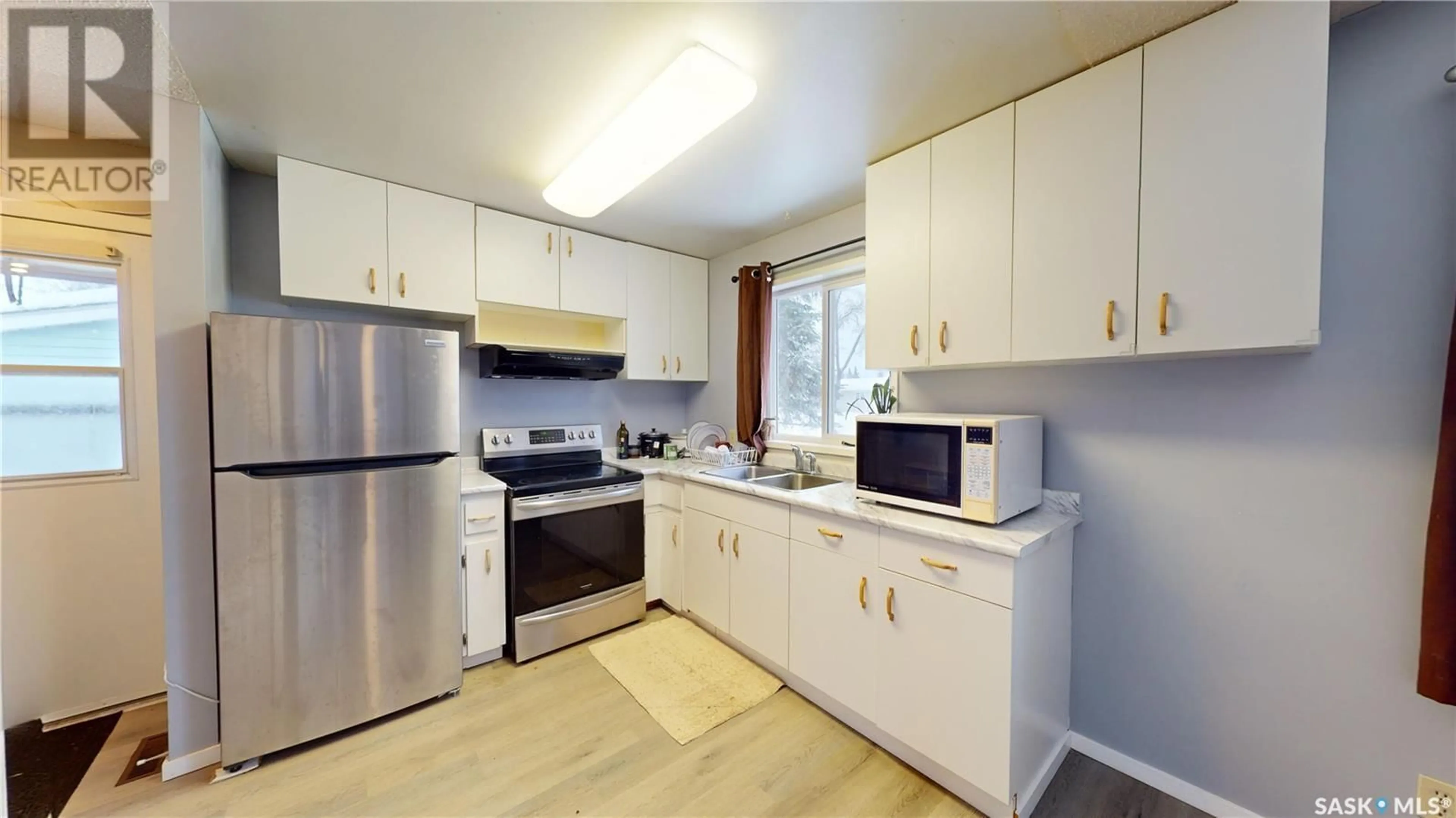 Standard kitchen, unknown for 306 BROADWAY AVENUE, Moosomin Saskatchewan S0G3N0