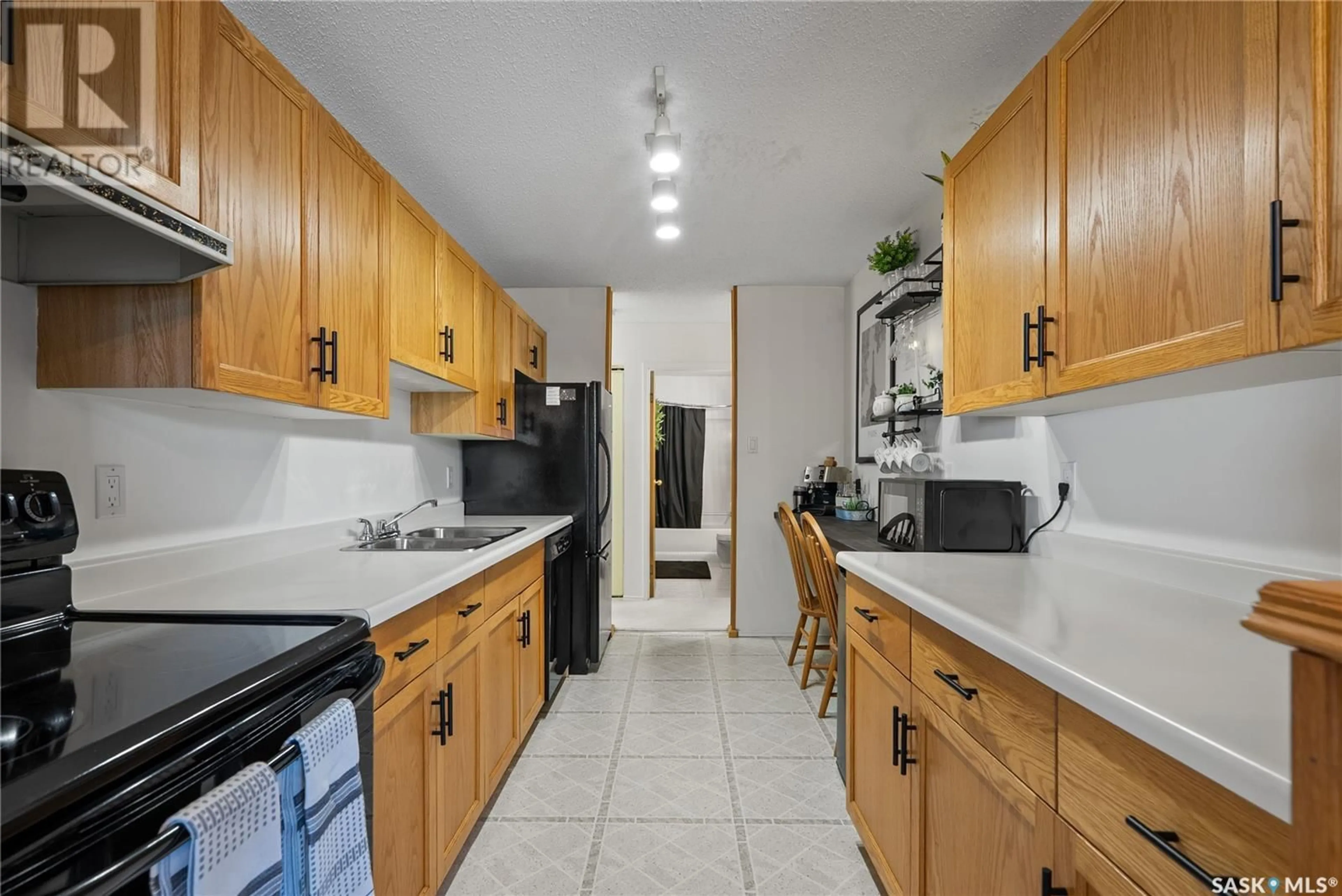 Standard kitchen, ceramic/tile floor for 209A - 310 CREE PLACE, Saskatoon Saskatchewan S7K7Y9
