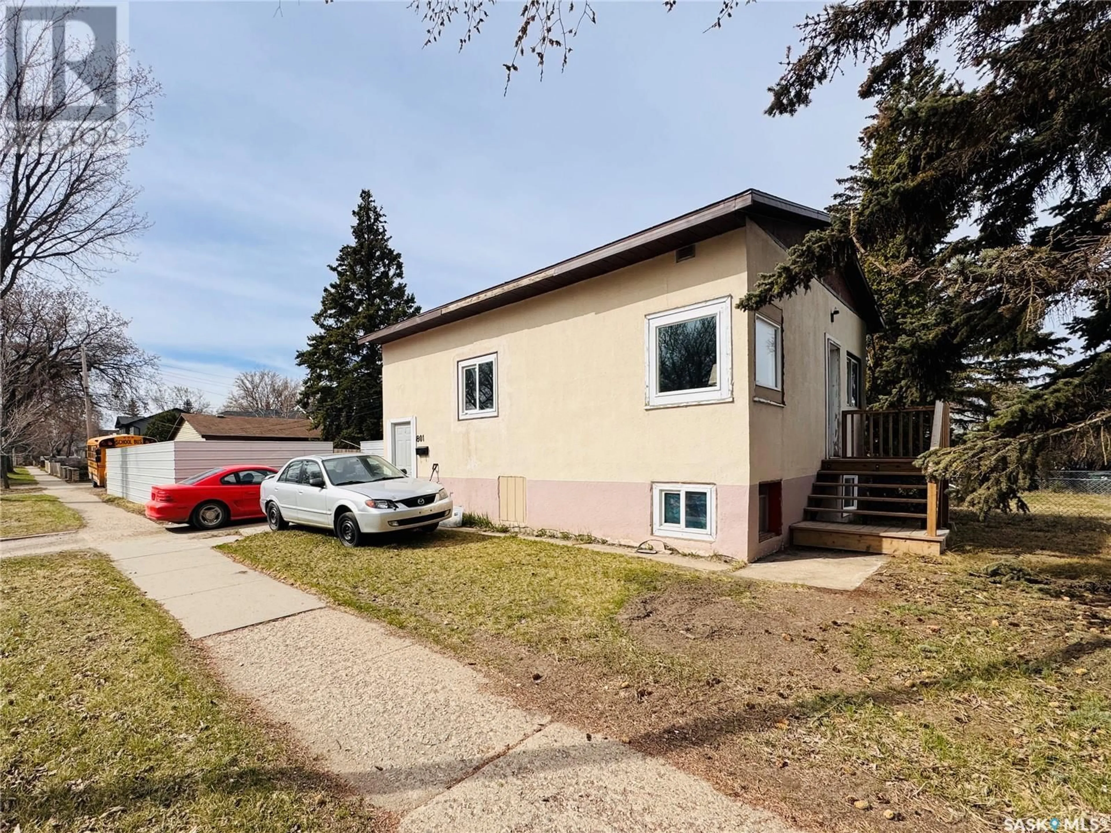 A pic from outside/outdoor area/front of a property/back of a property/a pic from drone, street for 801 33RD STREET, Saskatoon Saskatchewan S7L0W5